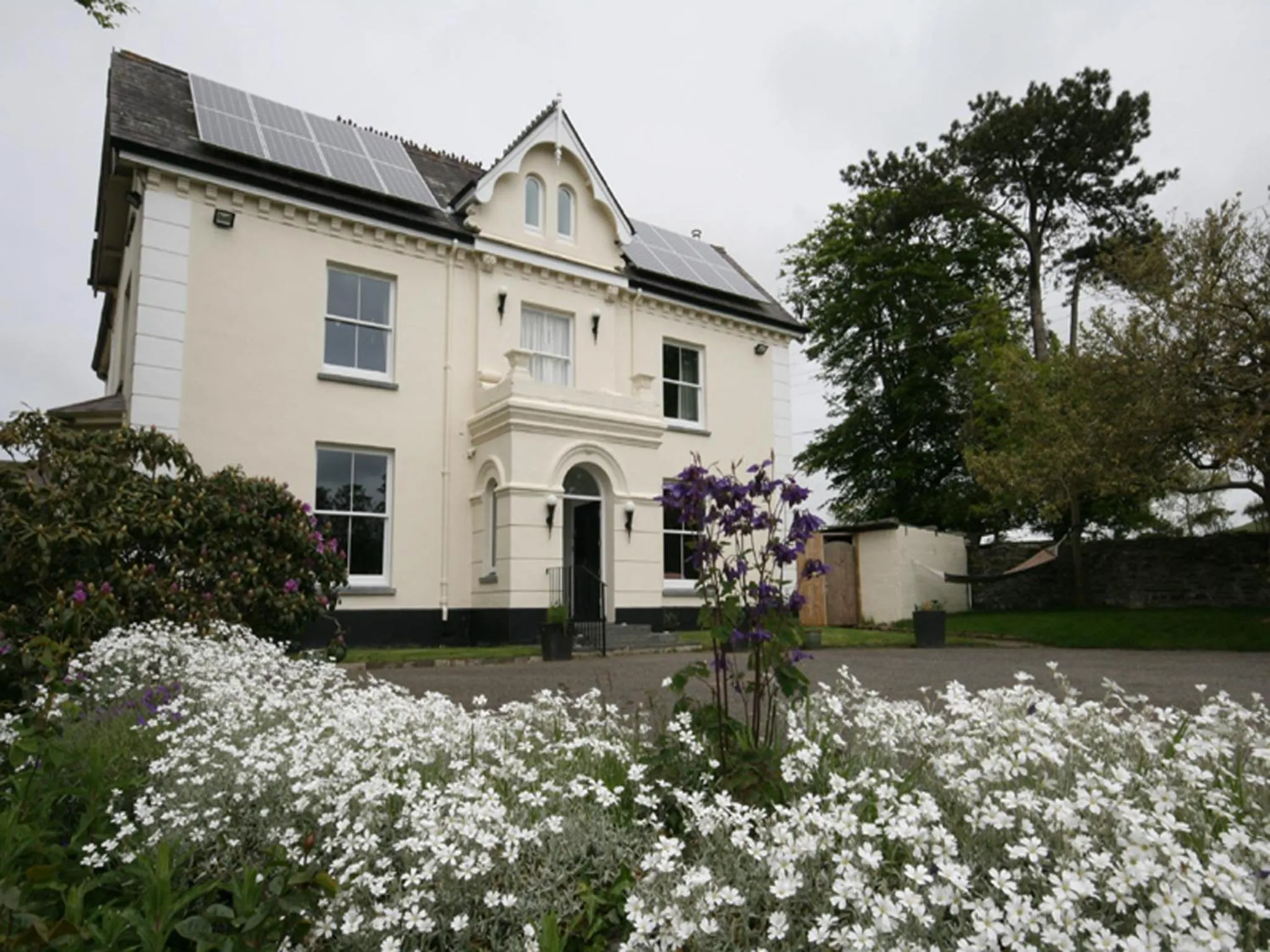 Property building in Caemorgan Mansion