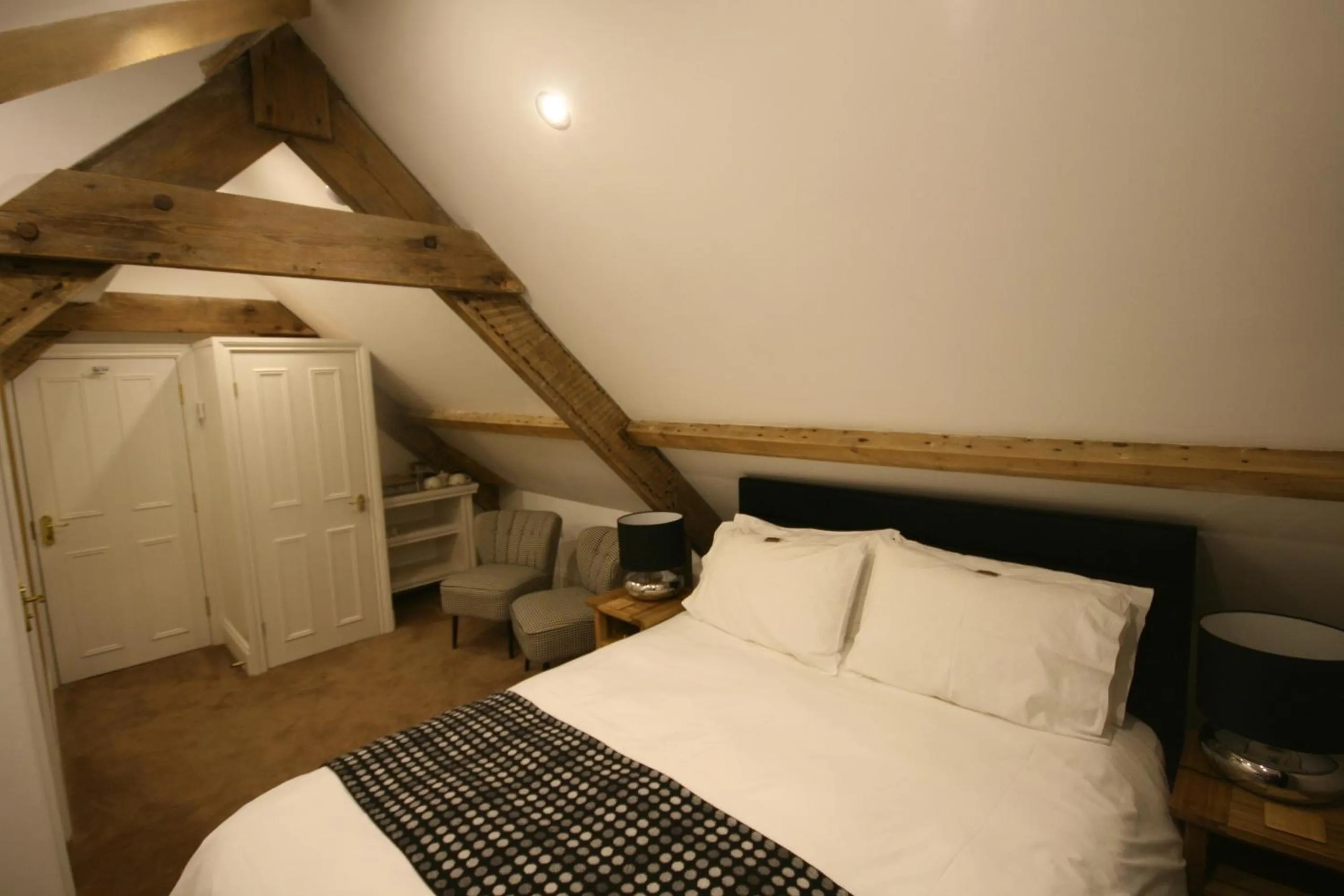 Bedroom, Bed in Caemorgan Mansion