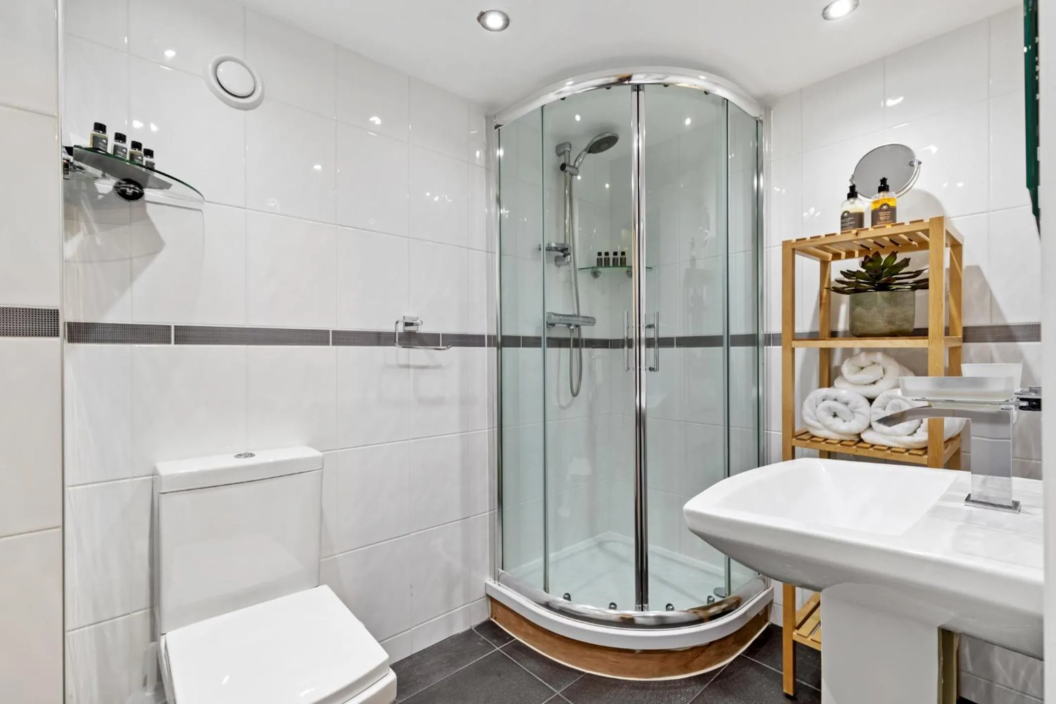 Shower in Caemorgan Mansion