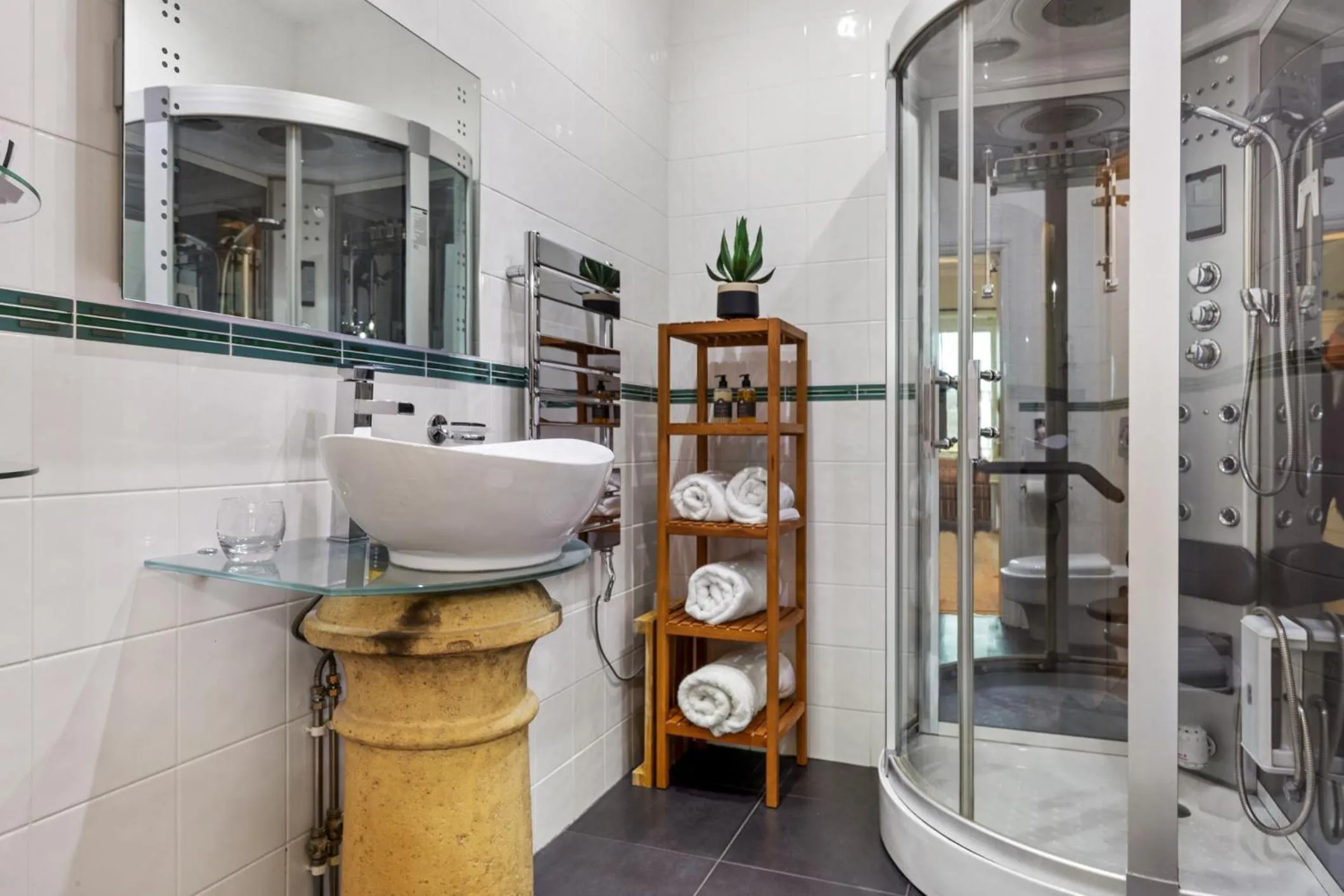 Shower in Caemorgan Mansion