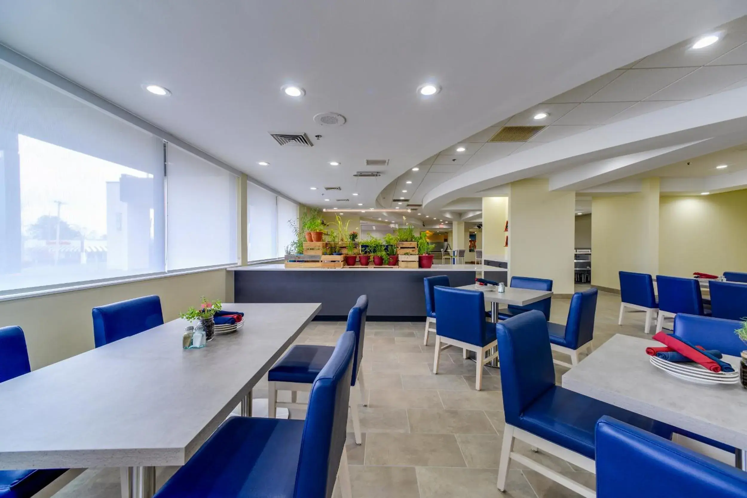 Restaurant/places to eat in Saint Louis Airport Hotel Restaurant/places to eat in Saint Louis Airport Hotel