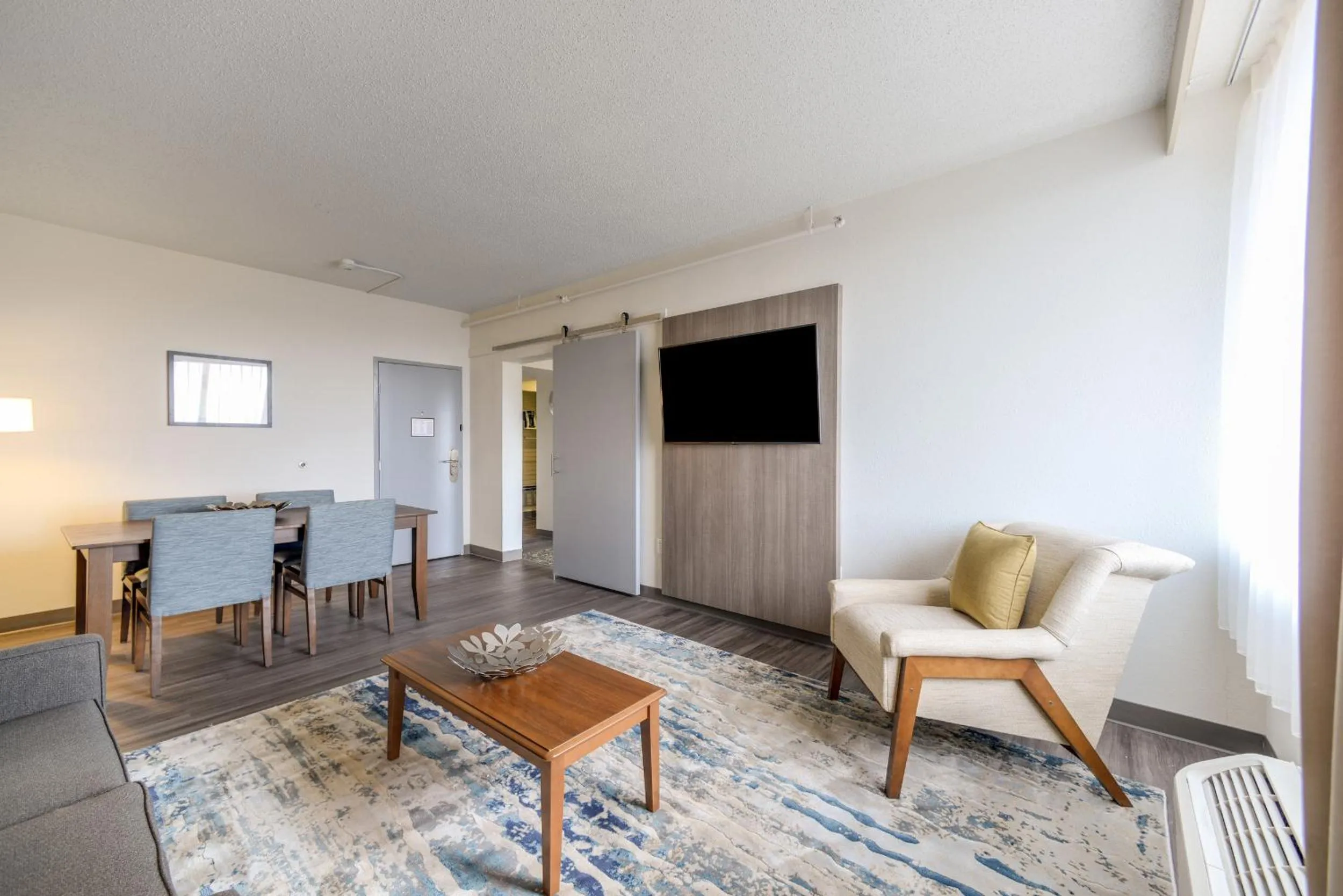 Seating area in Saint Louis Airport Hotel