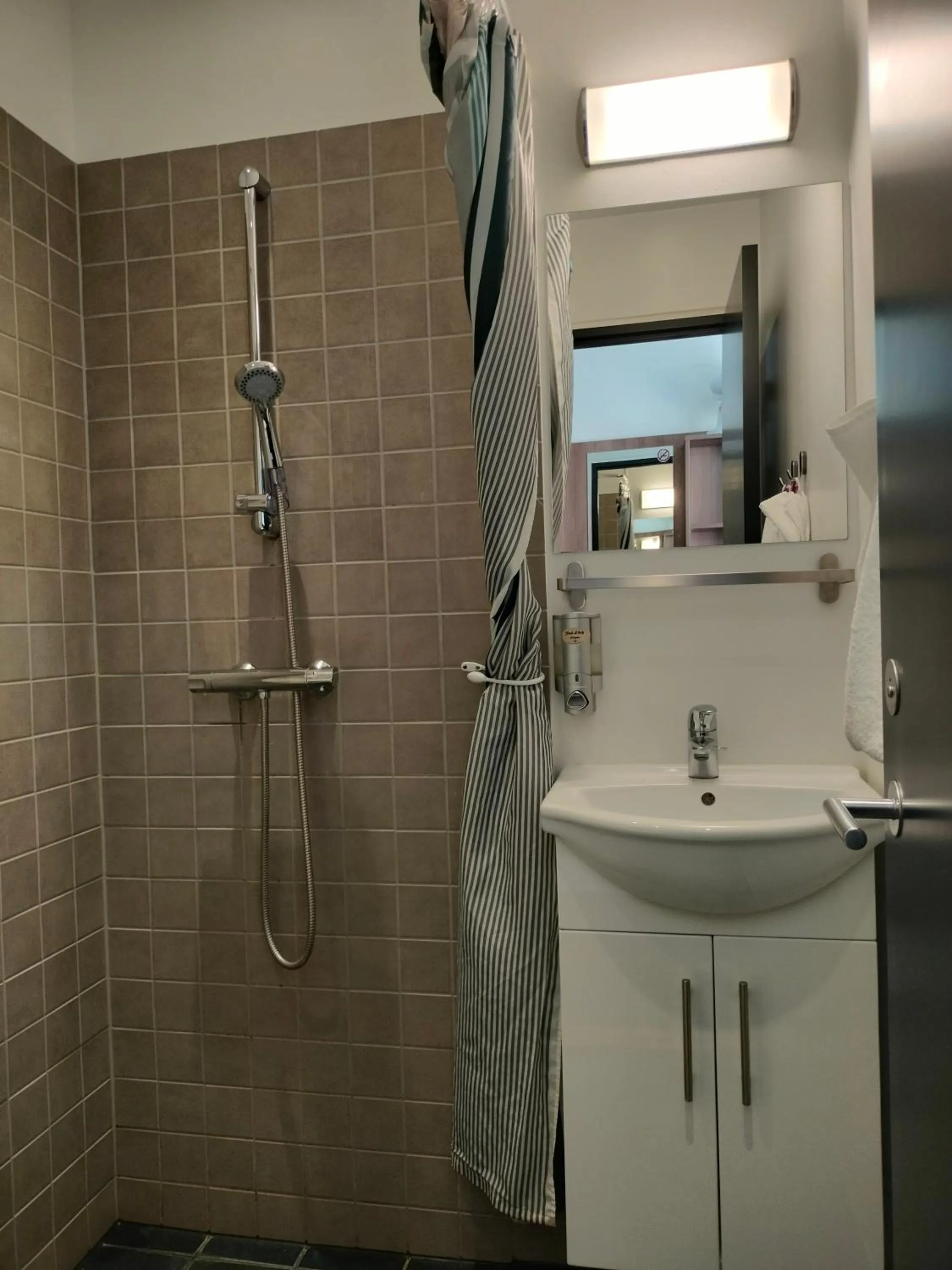 Shower in Dancenter Hotel Jomfru Ane