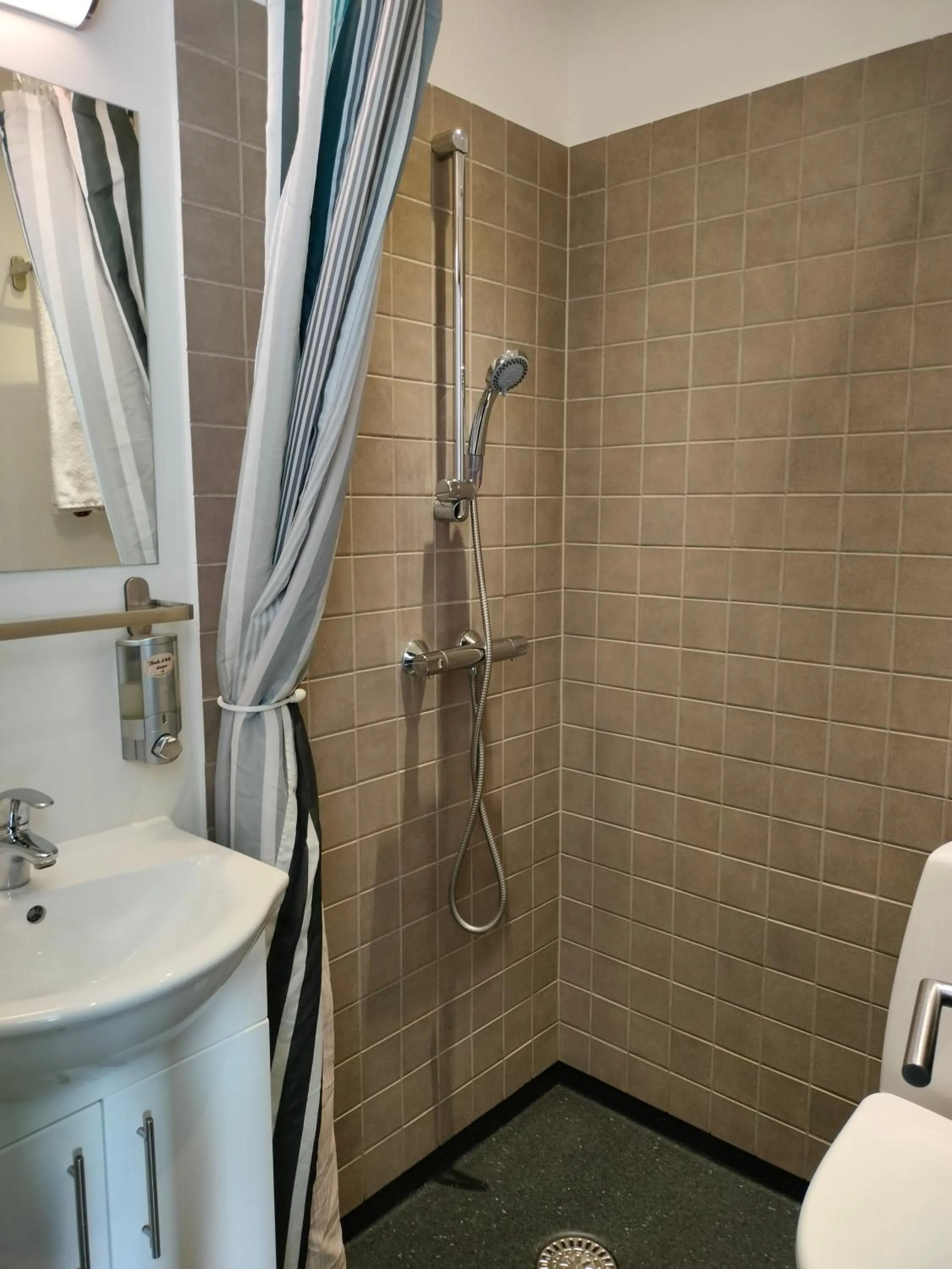 Shower in Dancenter Hotel Jomfru Ane