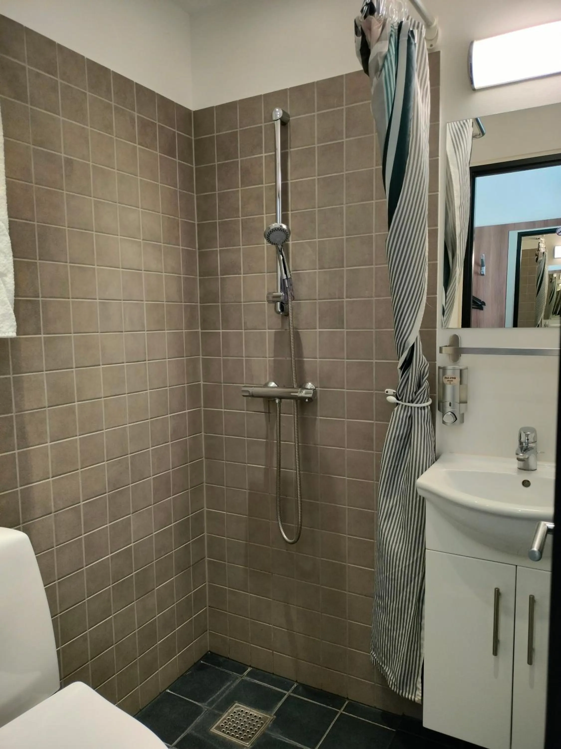 Shower in Dancenter Hotel Jomfru Ane