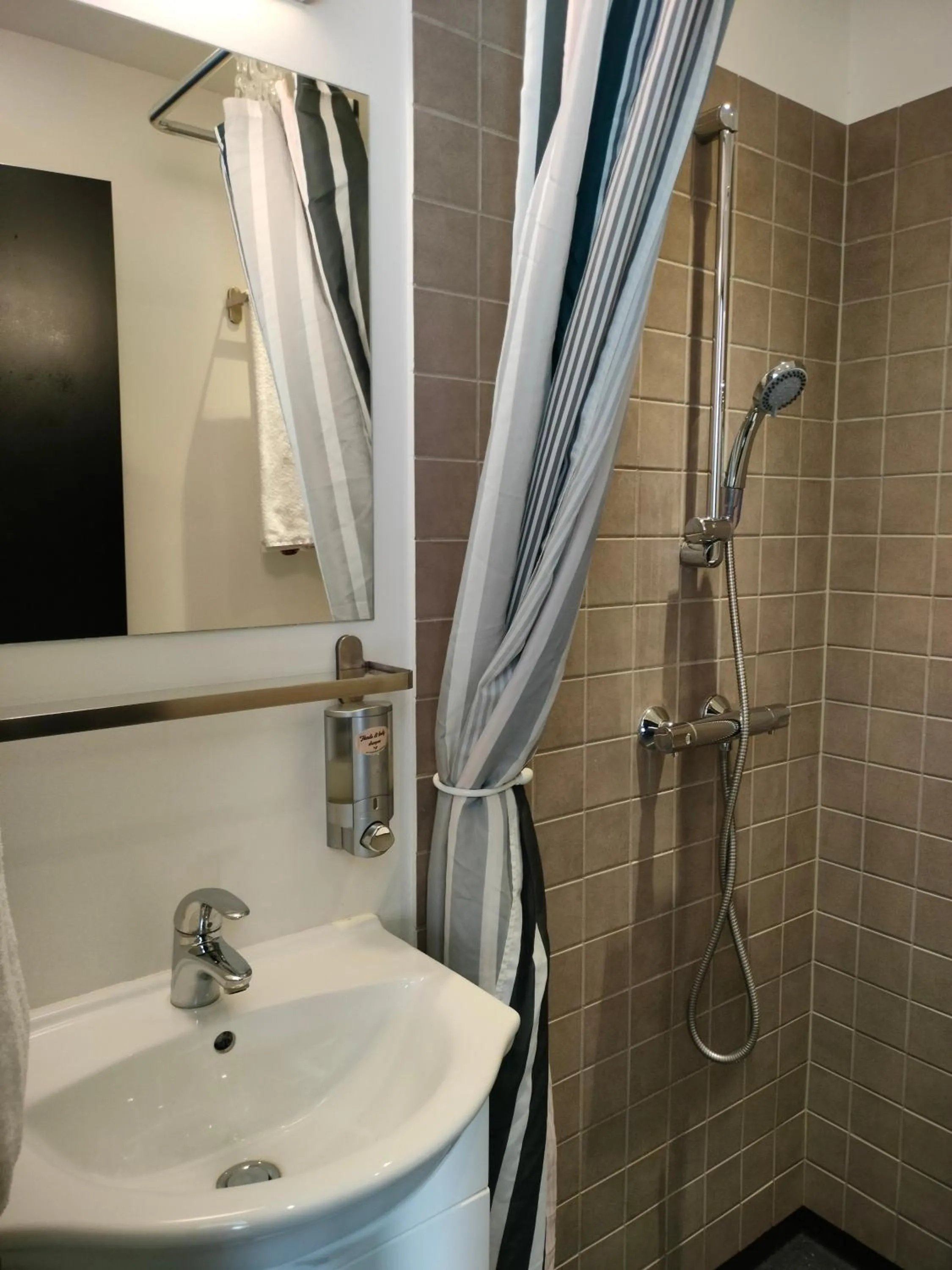 Shower in Dancenter Hotel Jomfru Ane