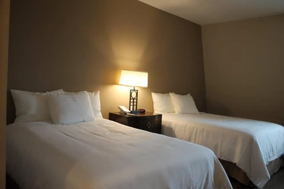 Bed in Norwalk Inn & Conference Center