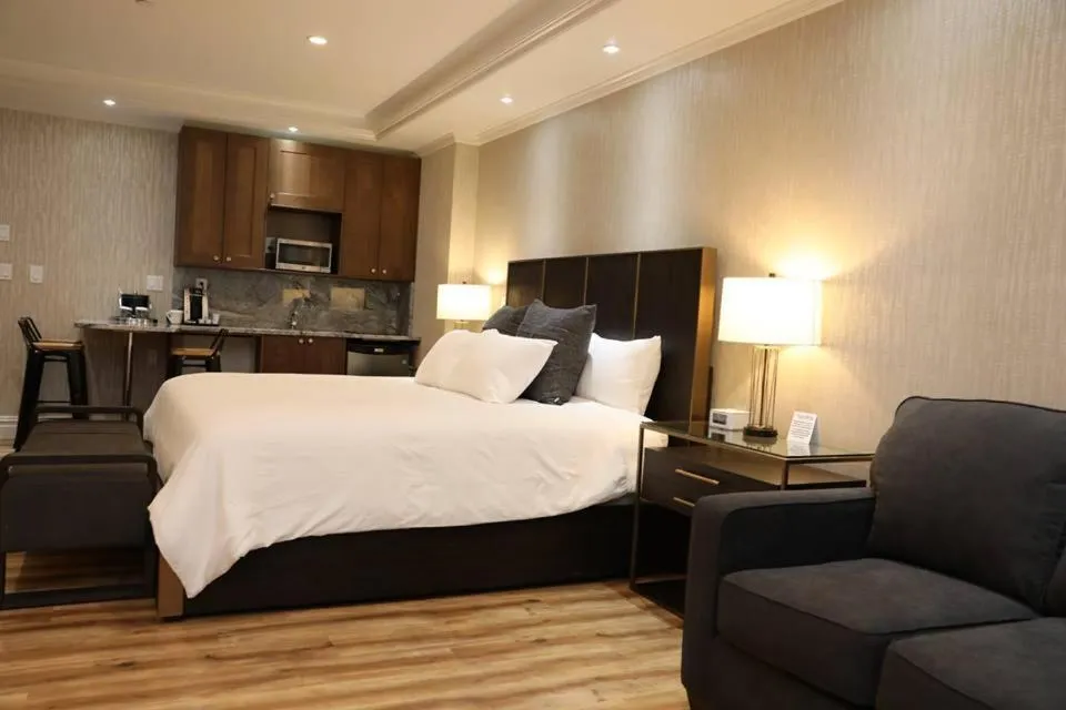 Bed in Norwalk Inn & Conference Center