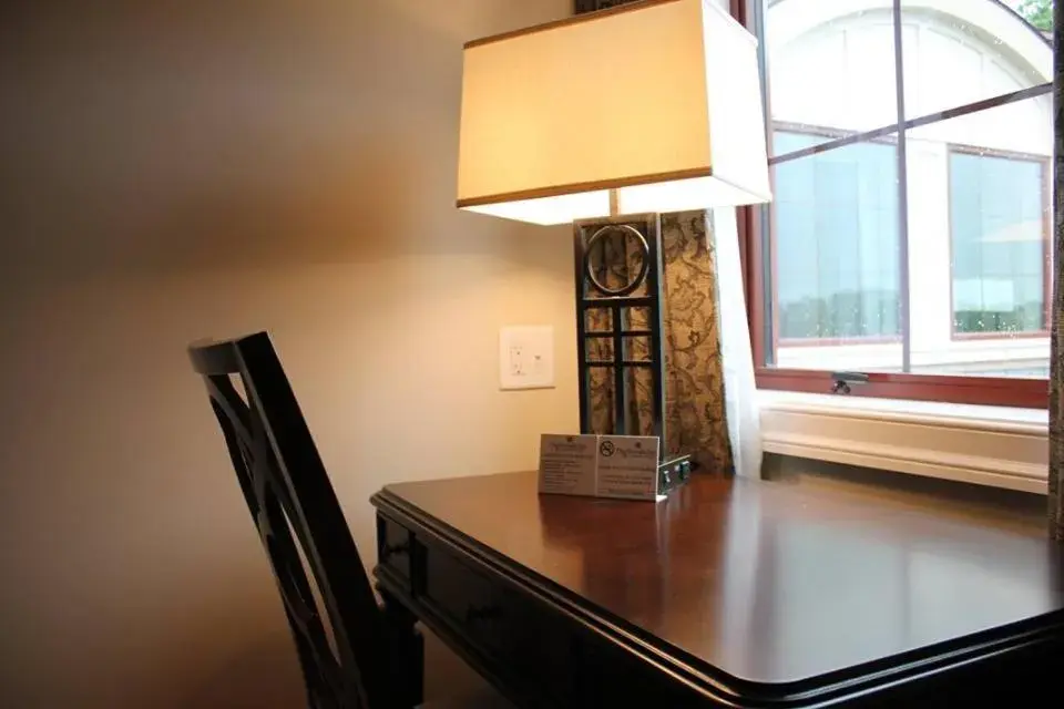 Large Double Room in Norwalk Inn & Conference Center Large Double Room in Norwalk Inn & Conference Center