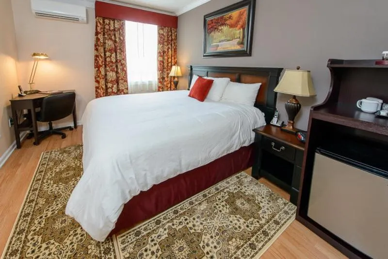 Day, Bed in Norwalk Inn & Conference Center