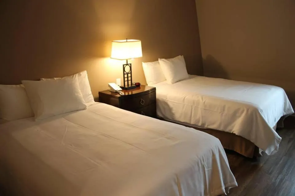 Bed in Norwalk Inn & Conference Center