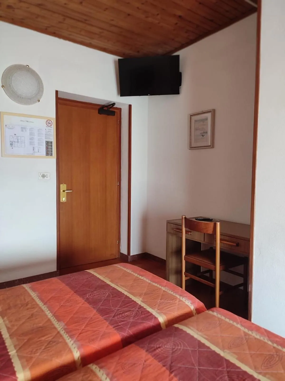 TV and multimedia in Albergo Villa Mimosa