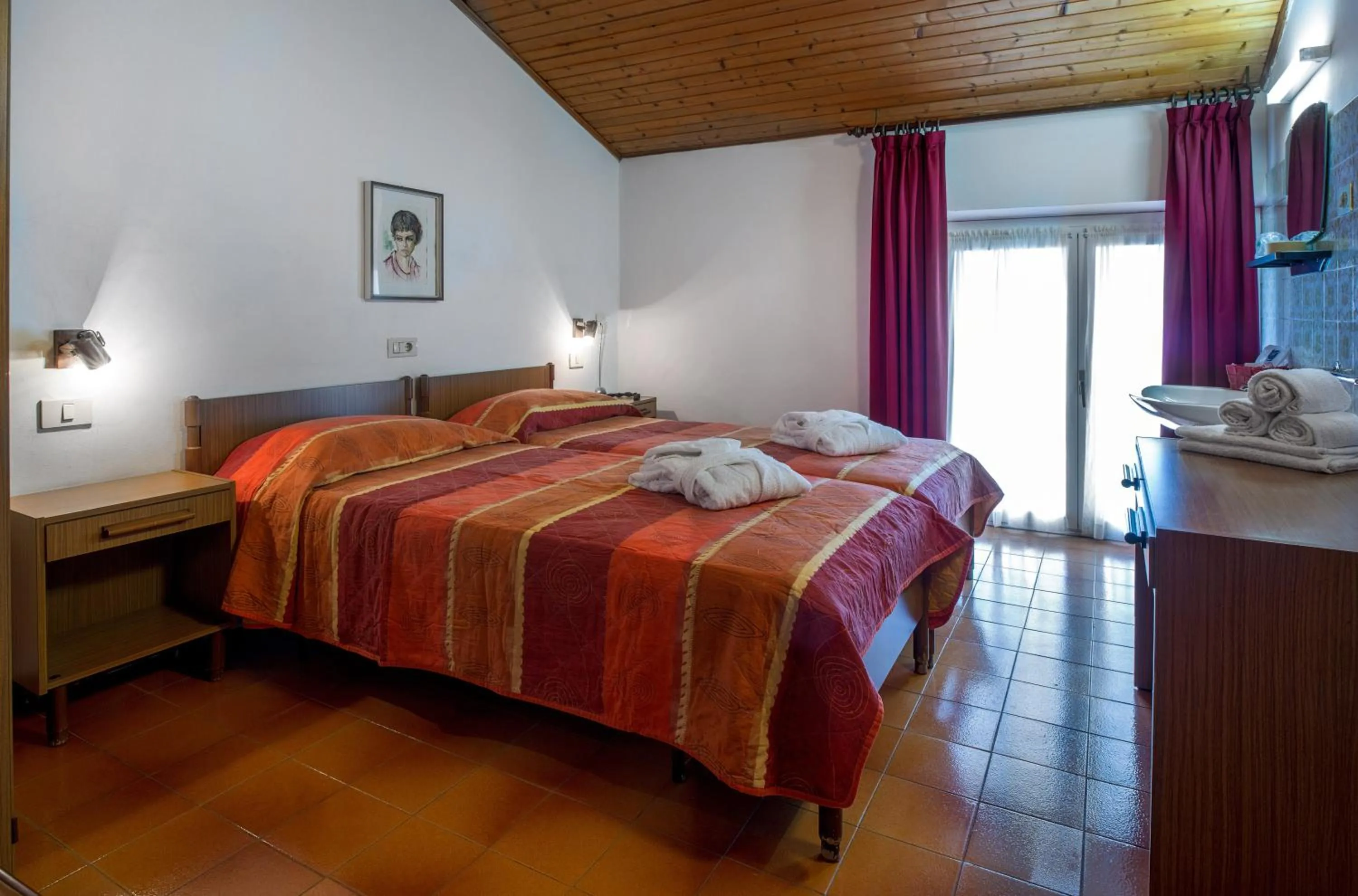 Bed in Albergo Villa Mimosa