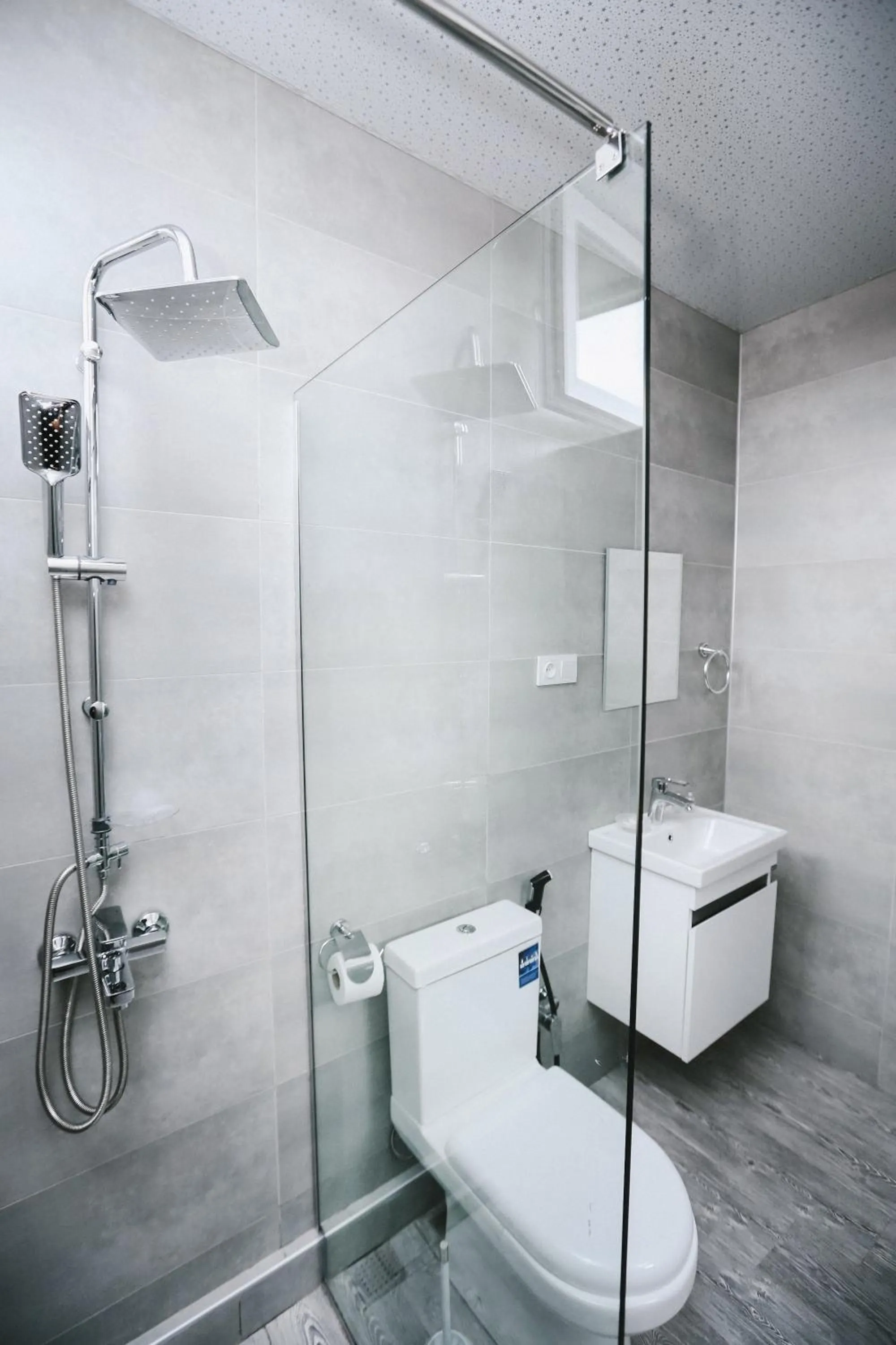 Shower in Hotel Tamar Mepe