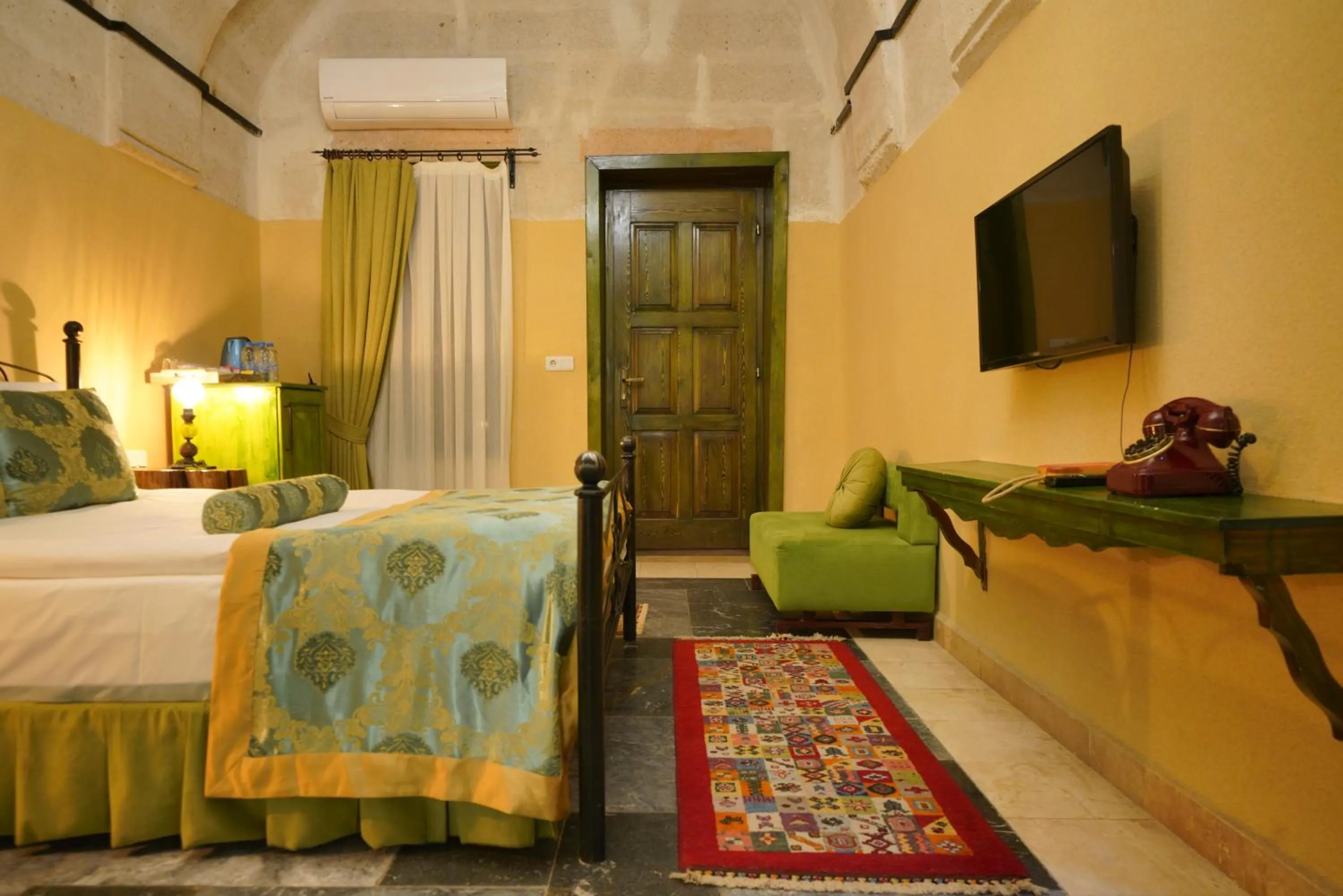 TV and multimedia, Bed in Mira Cappadocia Hotel