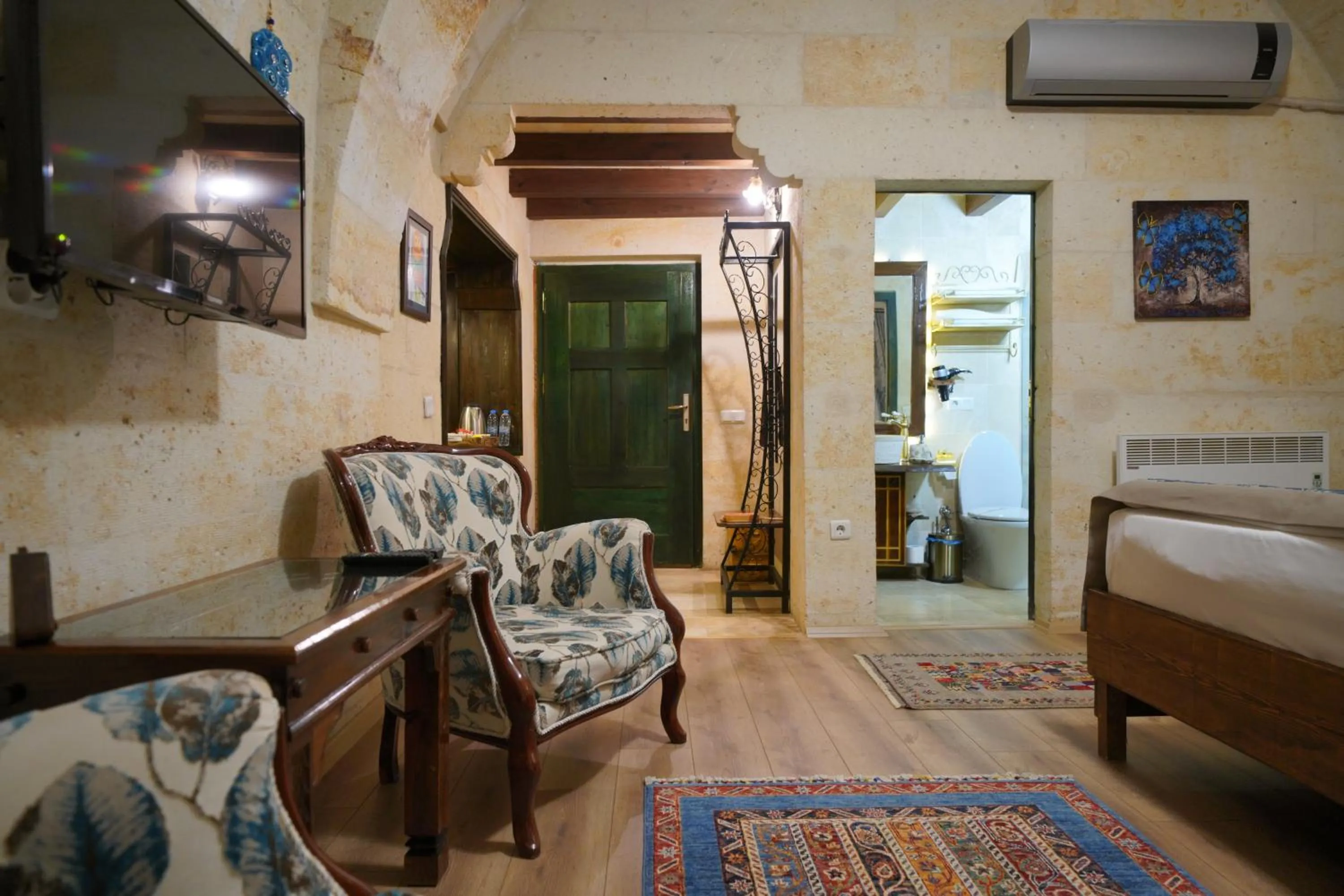 Seating area, Bed in Mira Cappadocia Hotel
