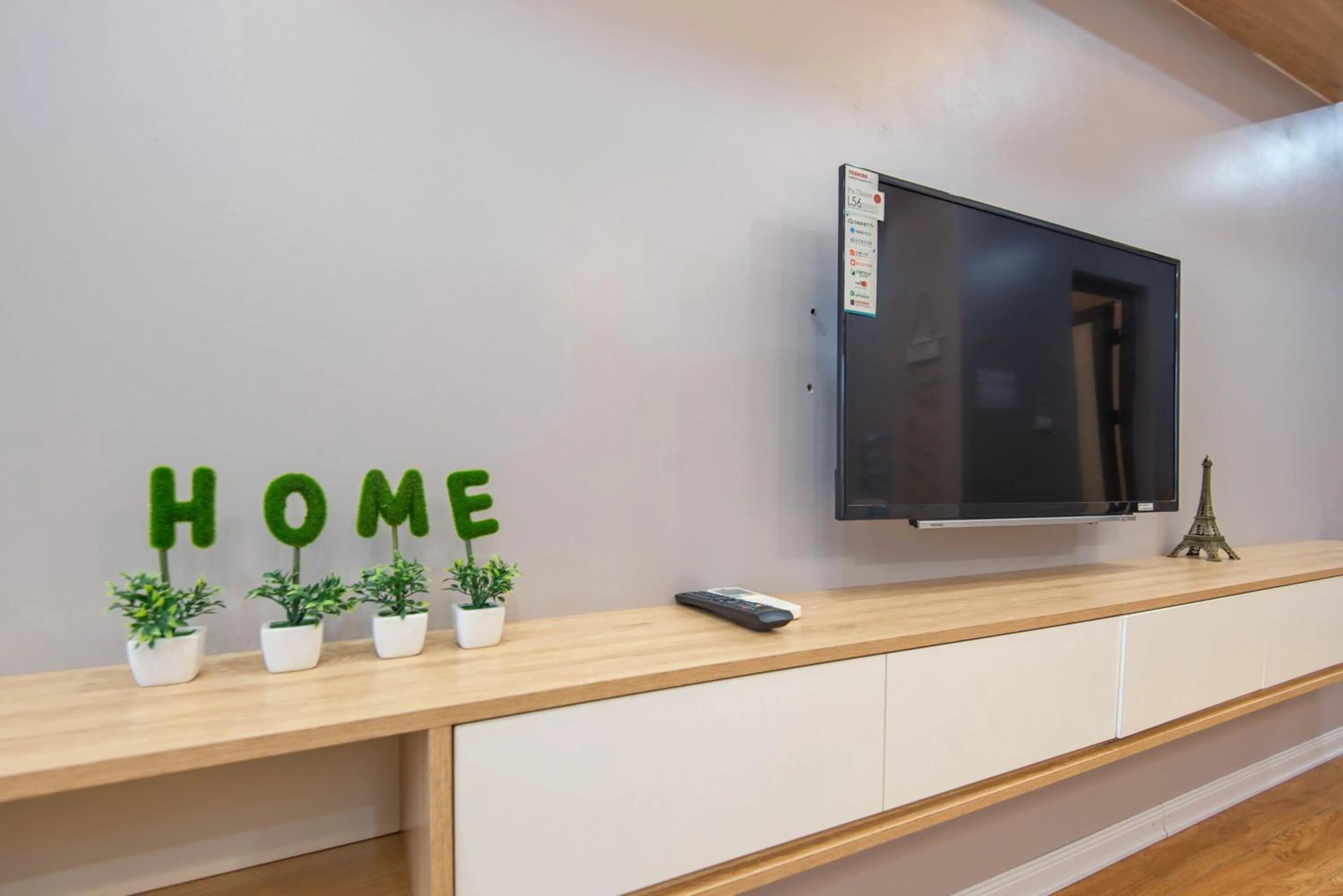 TV and multimedia in 22housing Hotel & Residence 81 Linh Lang