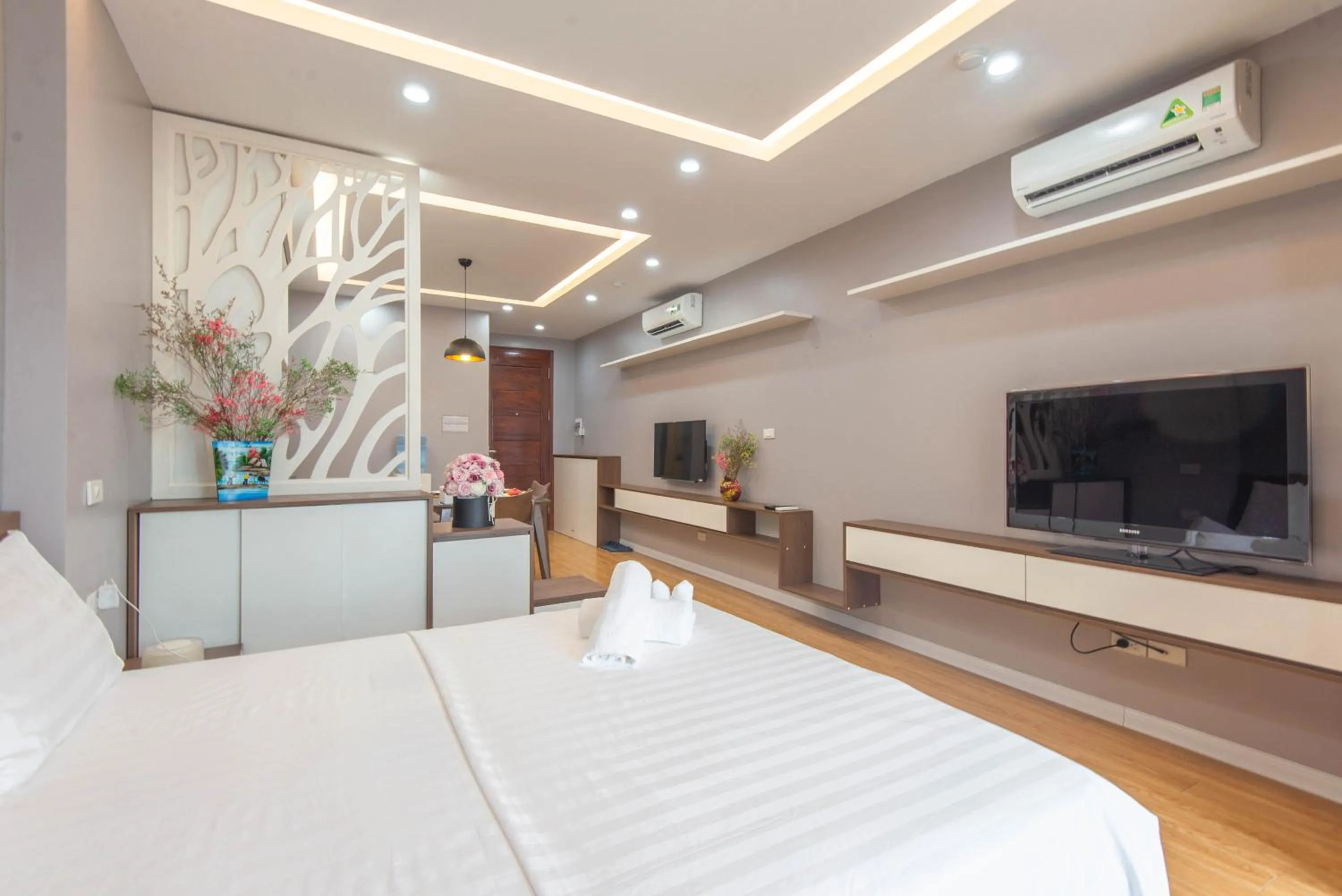 Communal lounge/ TV room, Bed in 22housing Hotel & Residence 81 Linh Lang
