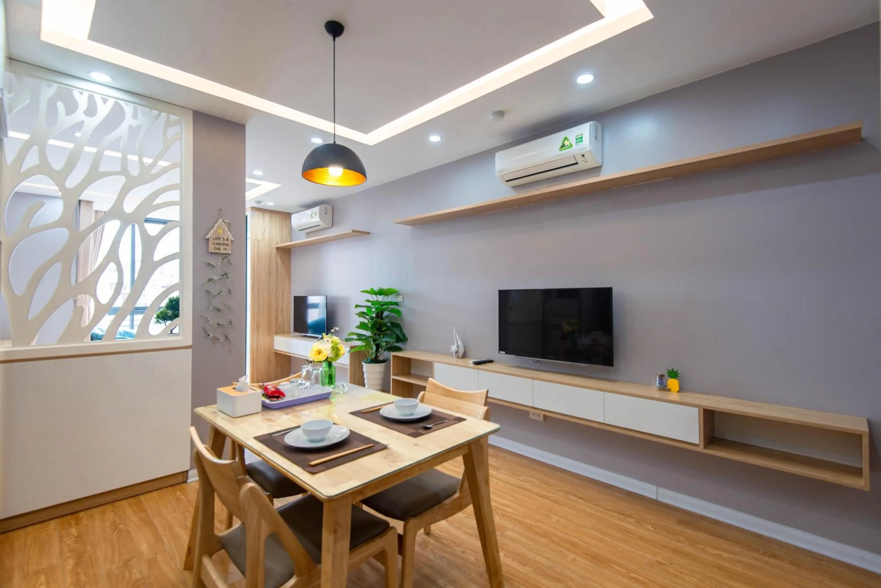 TV and multimedia in 22housing Hotel & Residence 81 Linh Lang