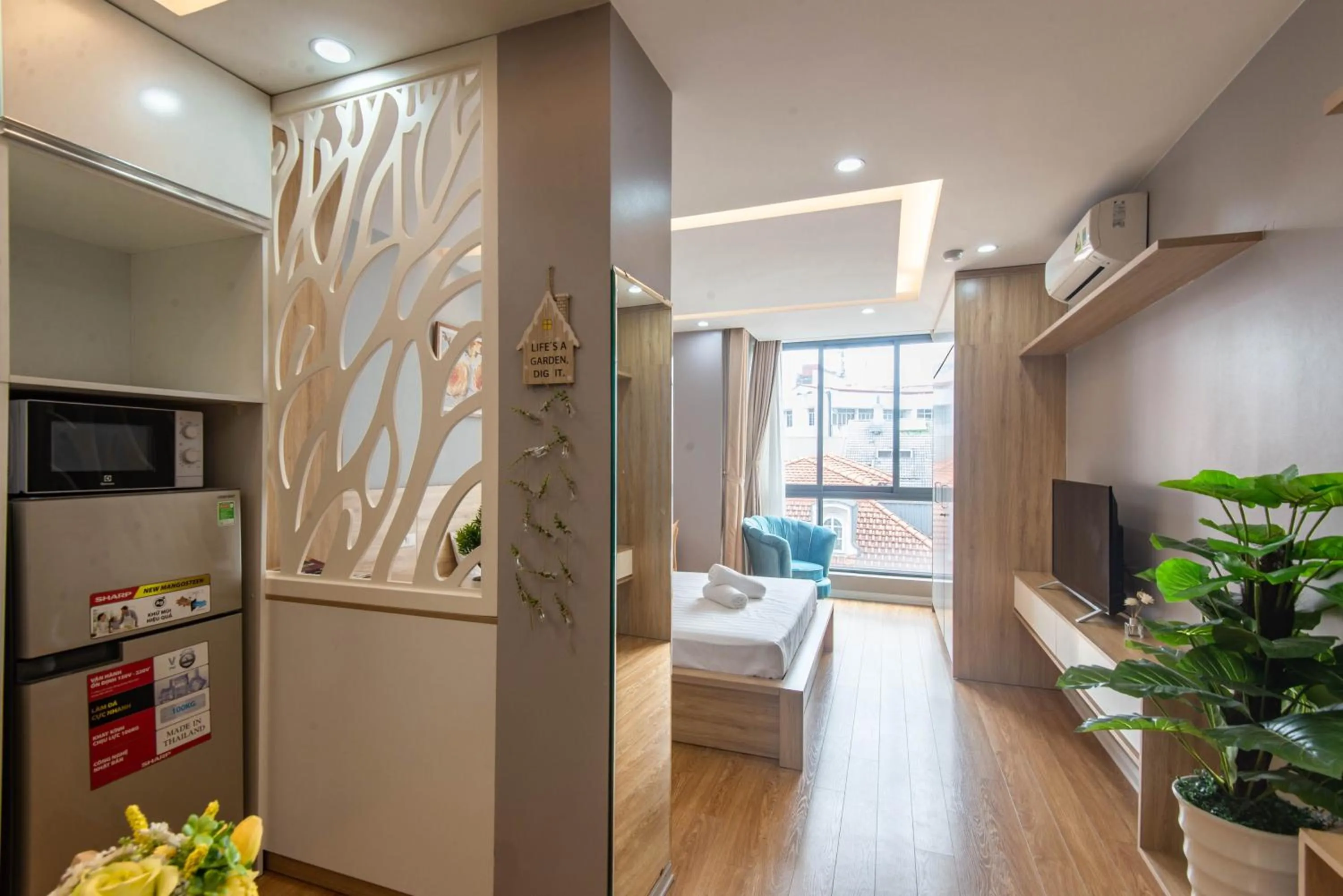 TV and multimedia in 22housing Hotel & Residence 81 Linh Lang