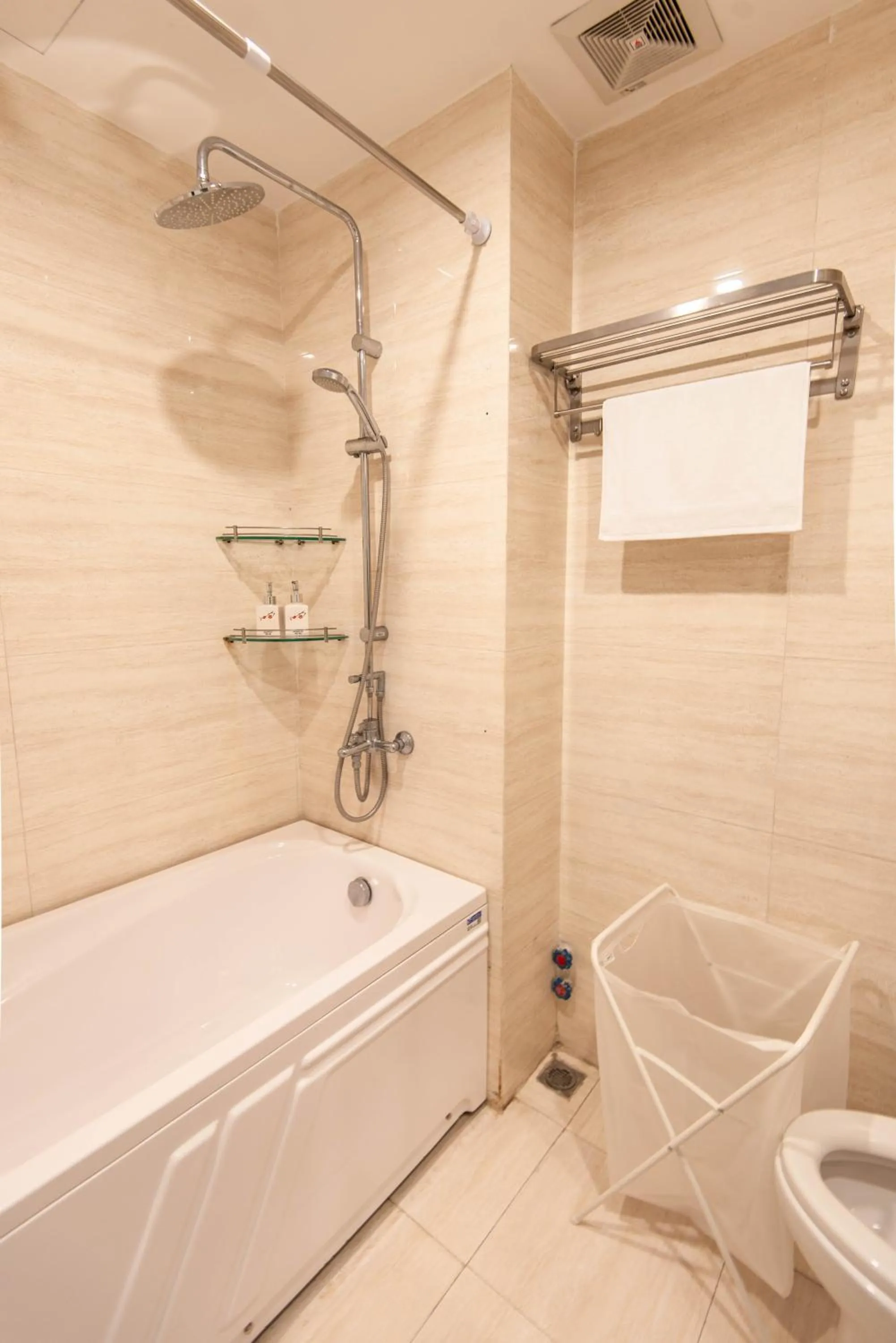Shower in 22housing Hotel & Residence 81 Linh Lang