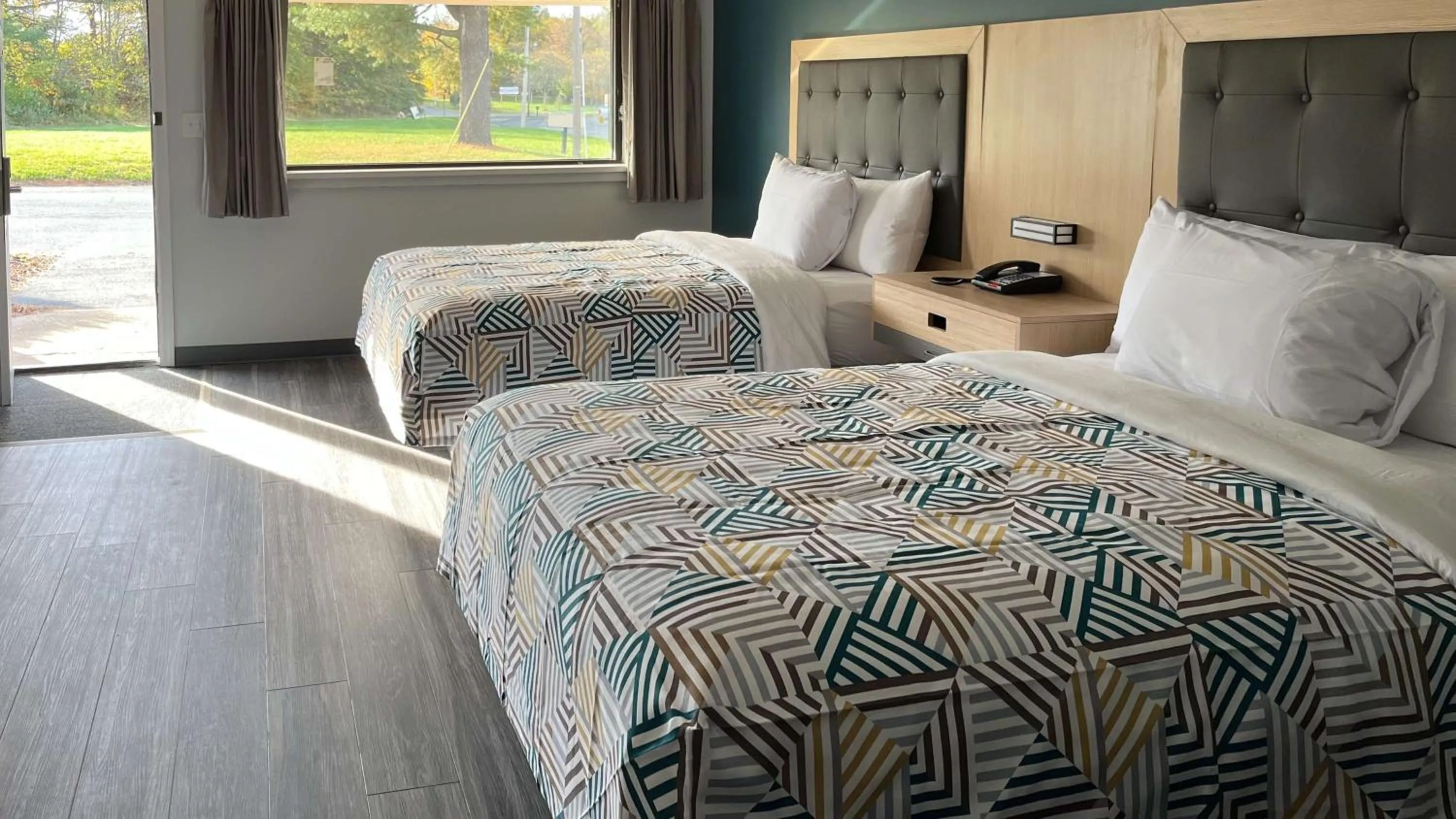 Bedroom, Bed in Motel 6 East Windsor, NJ Hightstown