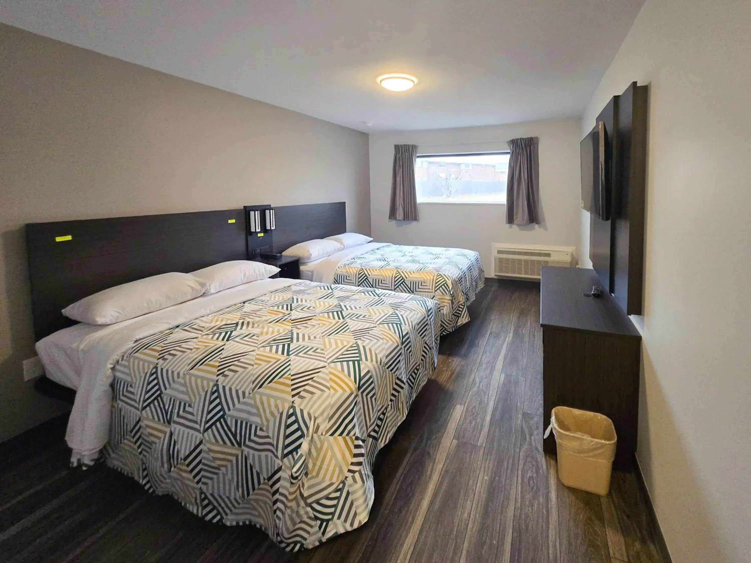 Bedroom, Bed in Motel 6 East Windsor, NJ Hightstown Bedroom, Bed in Motel 6 East Windsor, NJ Hightstown