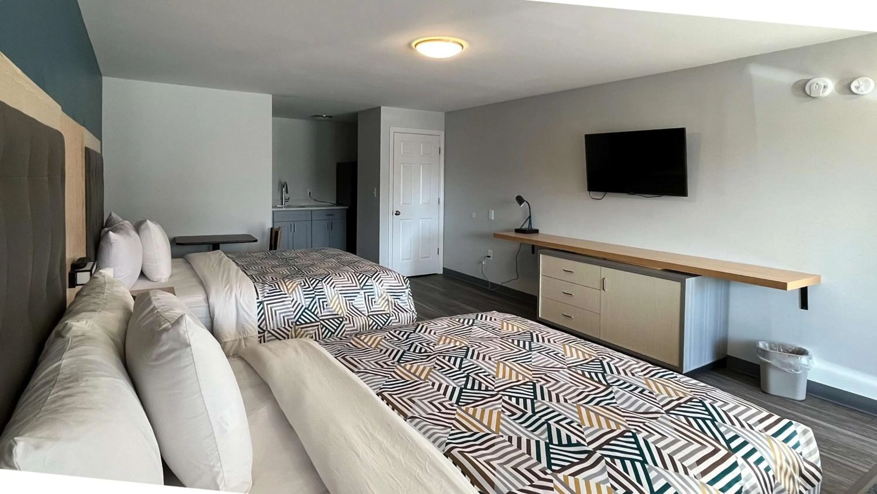 Bedroom, Bed in Motel 6 East Windsor, NJ Hightstown