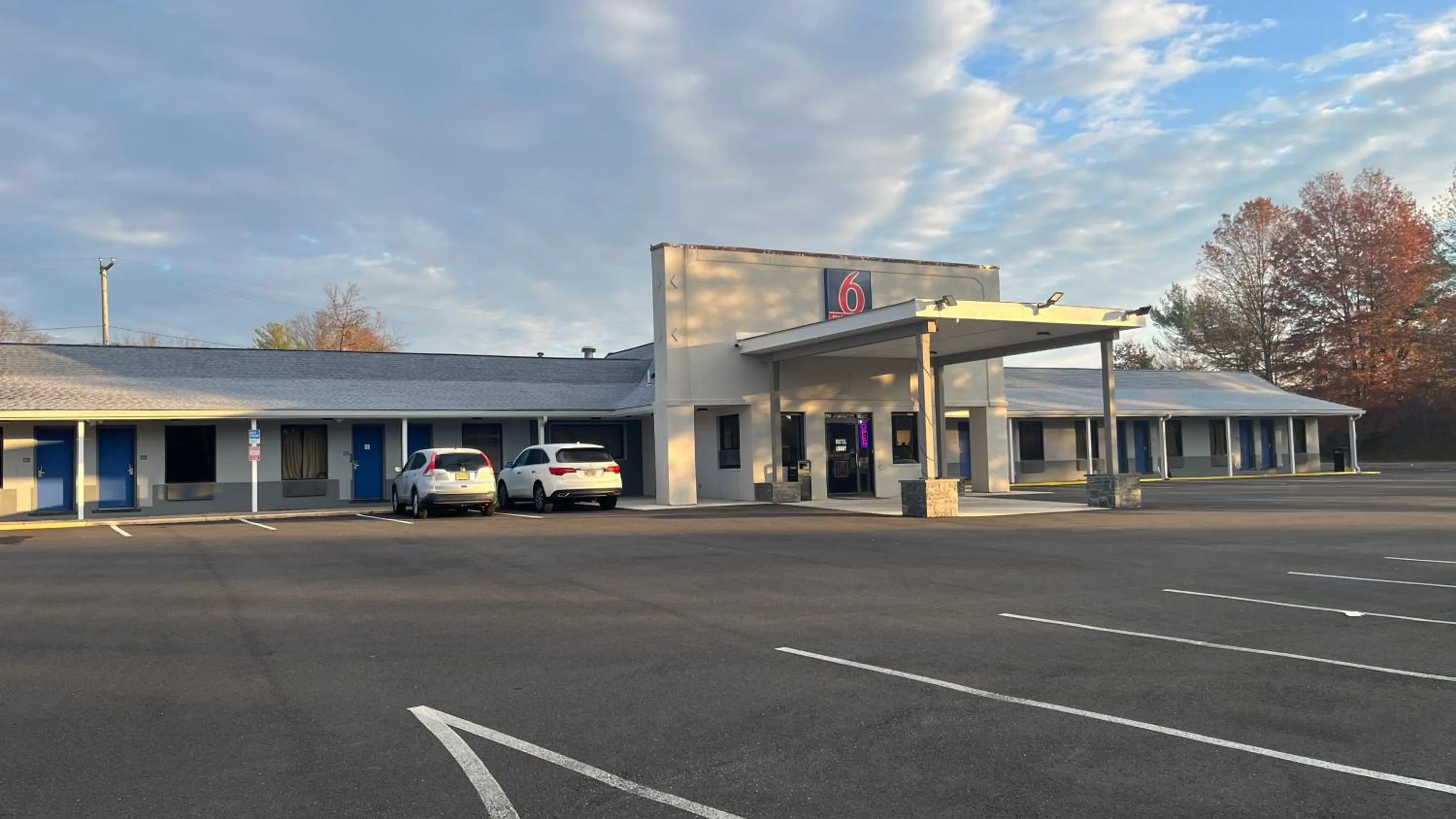 Property building in Motel 6 East Windsor, NJ Hightstown