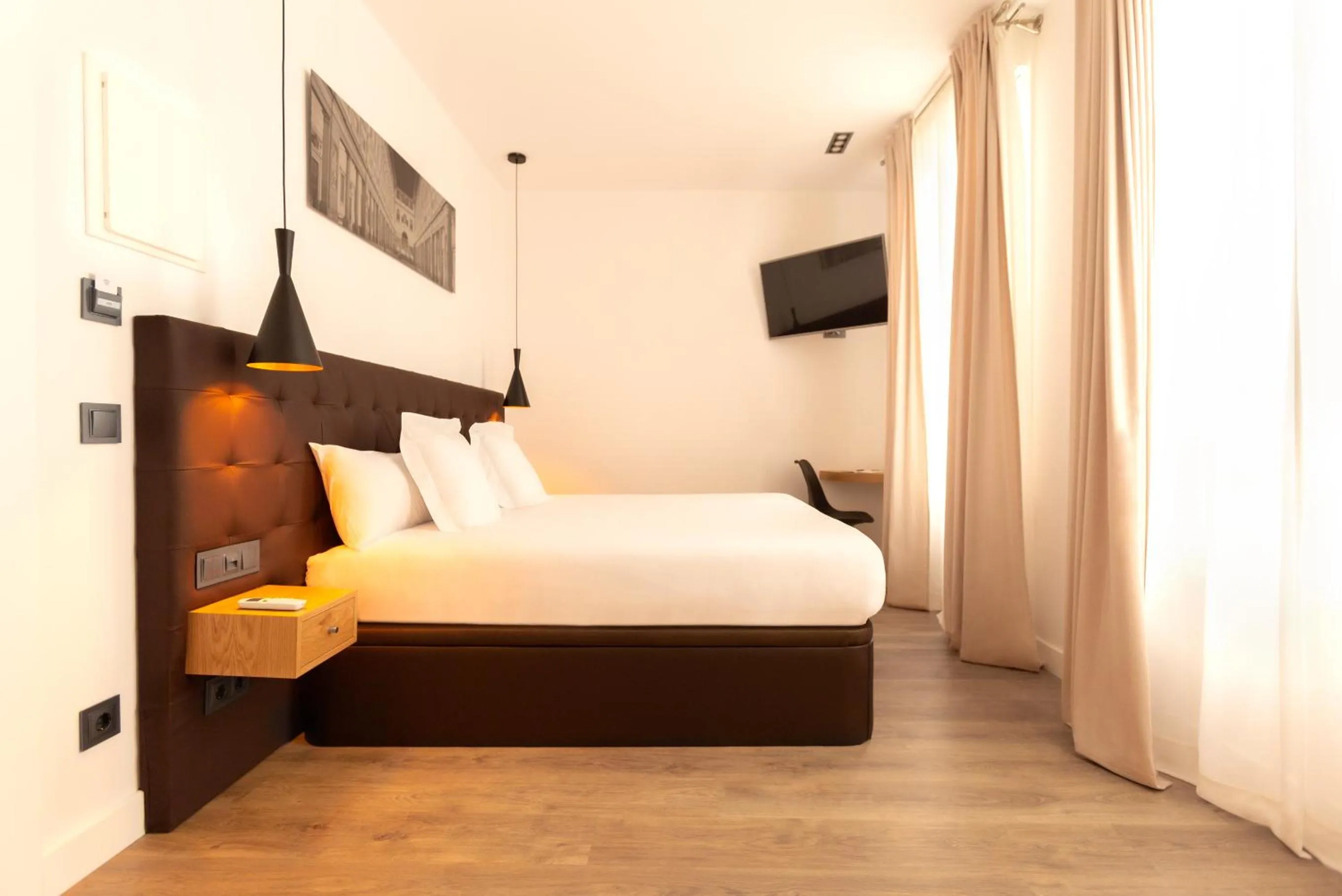 Photo of the whole room, Bed in Woohoo Rooms Fuencarral