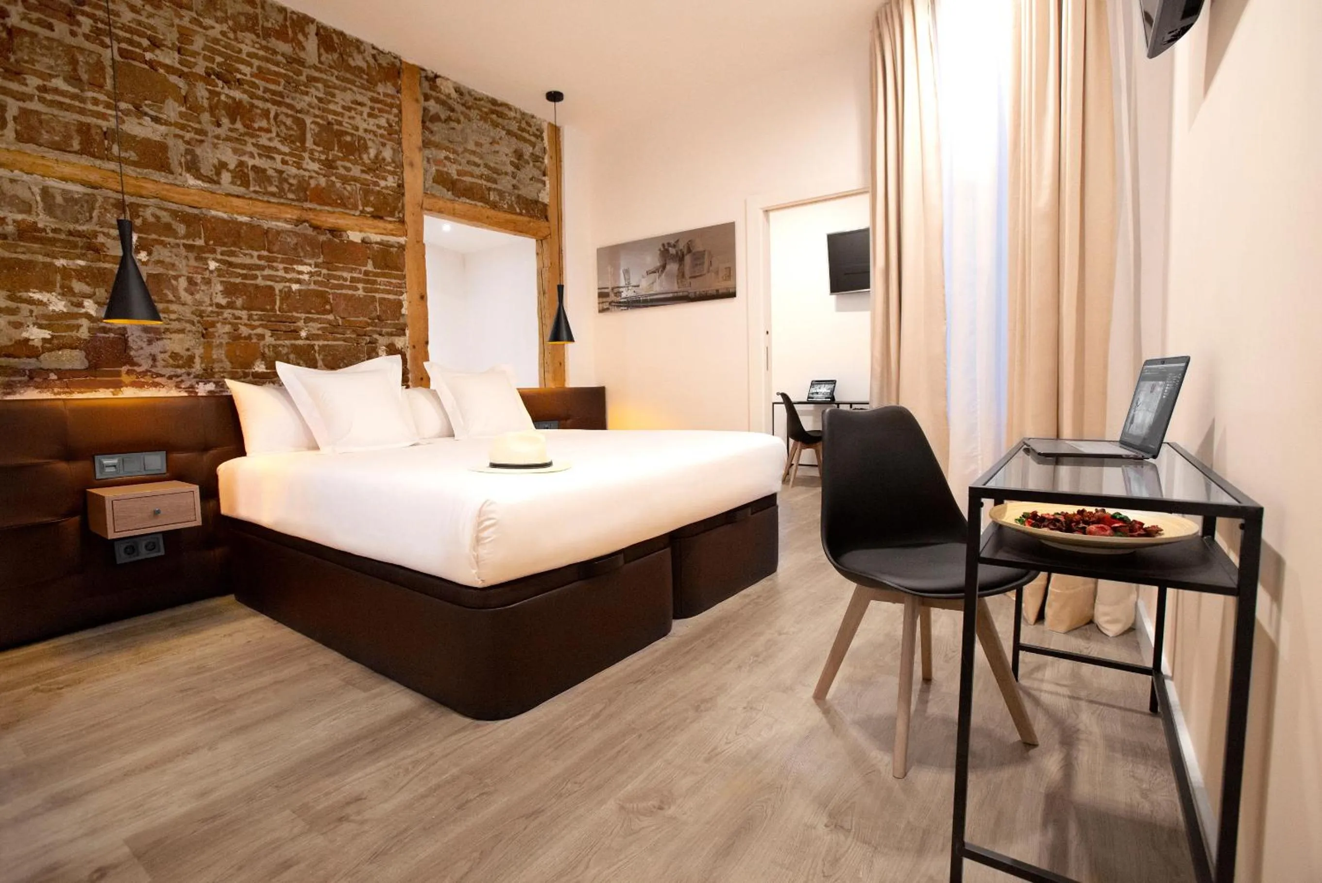 Photo of the whole room, Bed in Woohoo Rooms Fuencarral