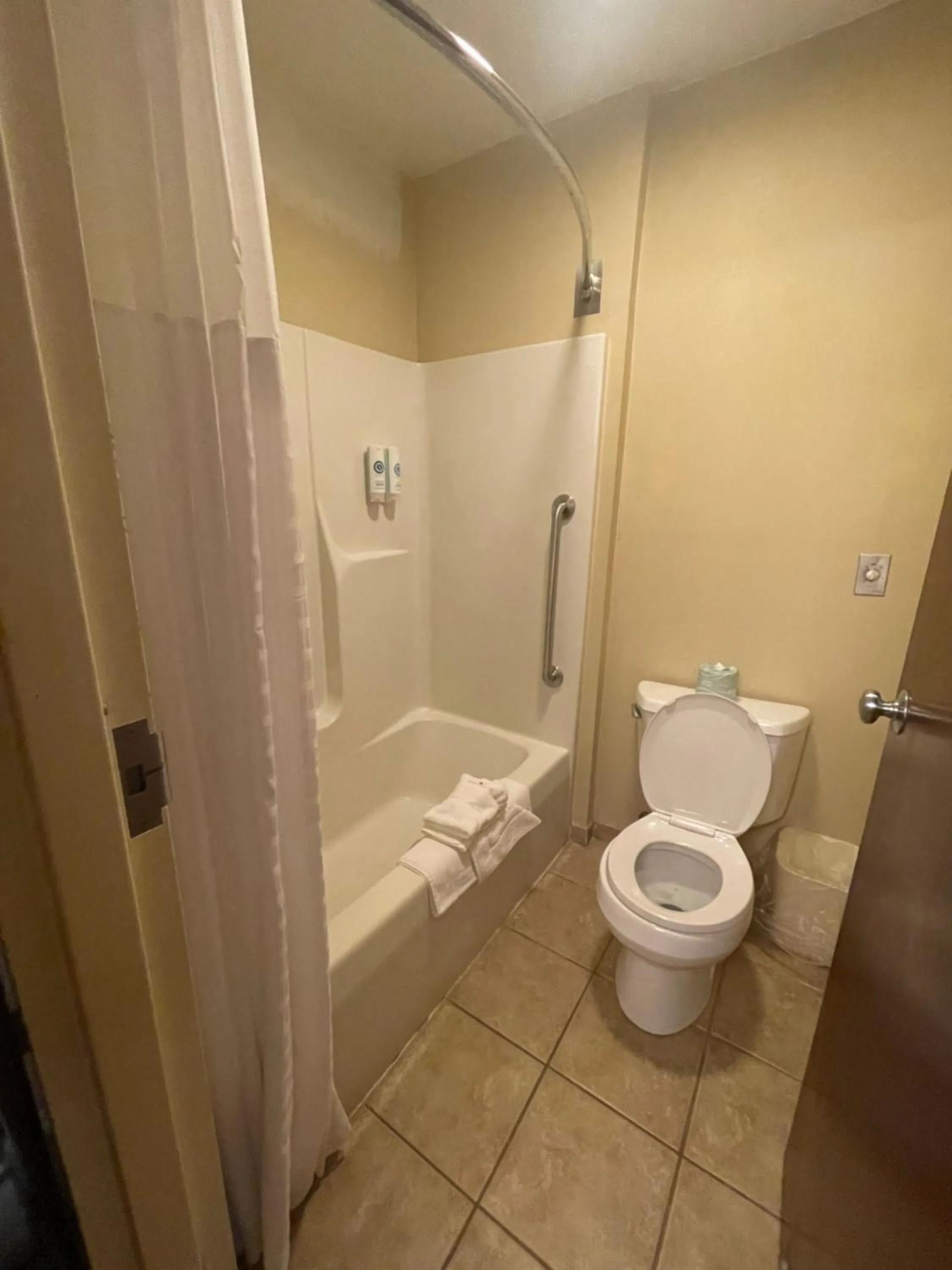 Bathroom in Comfort Inn New Holland Amish Country