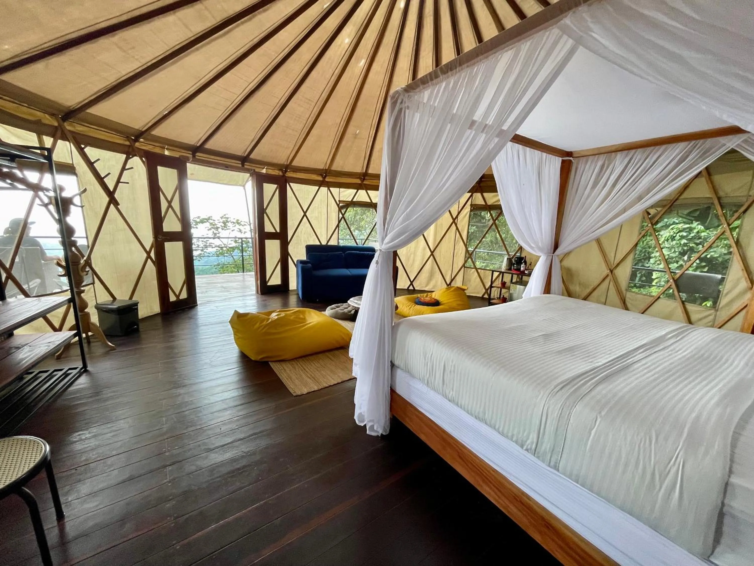 Seating area, Bed in Trekker Glamping - EcoLodge Boutique
