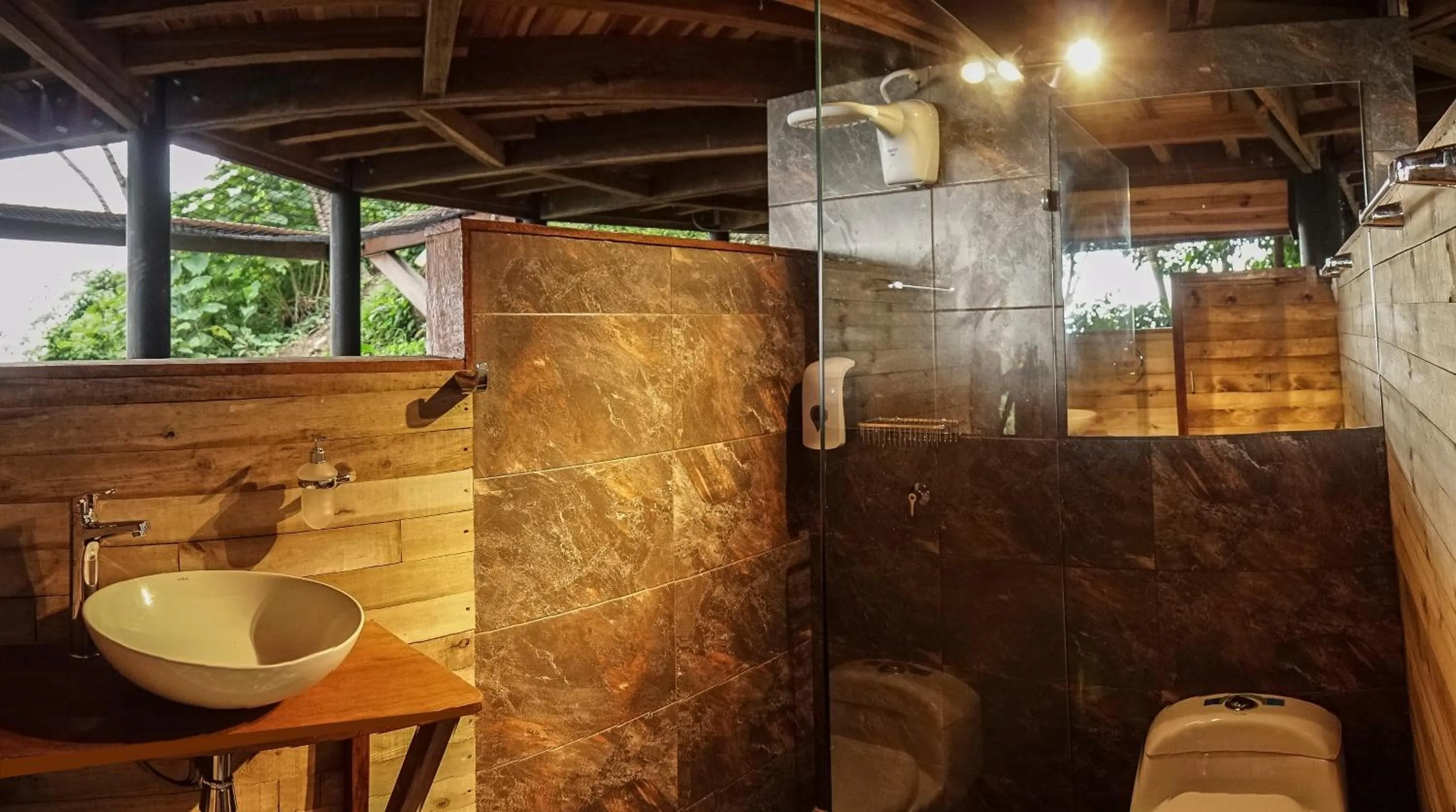 Shower in Trekker Glamping - EcoLodge Boutique