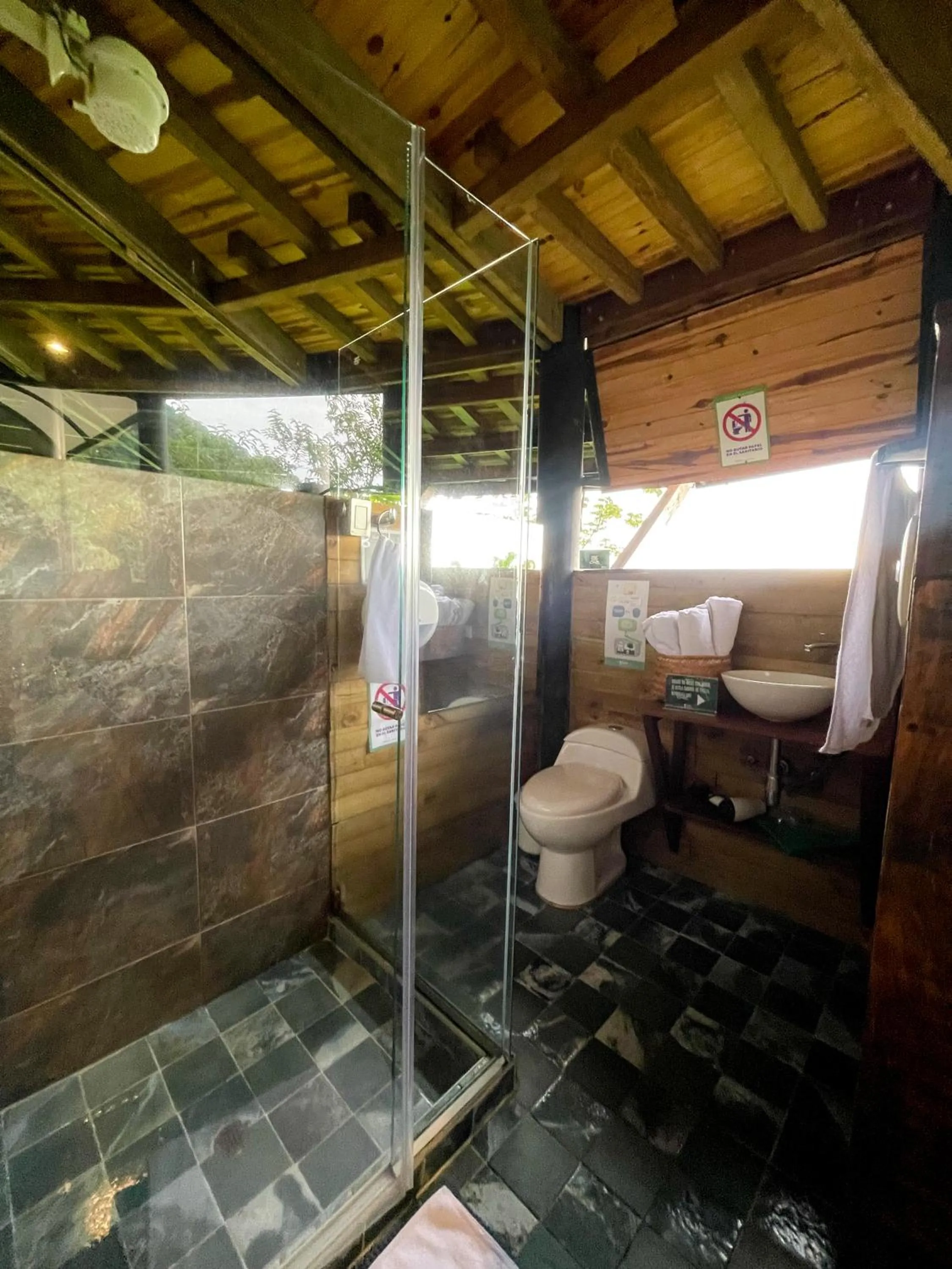 Shower in Trekker Glamping - EcoLodge Boutique