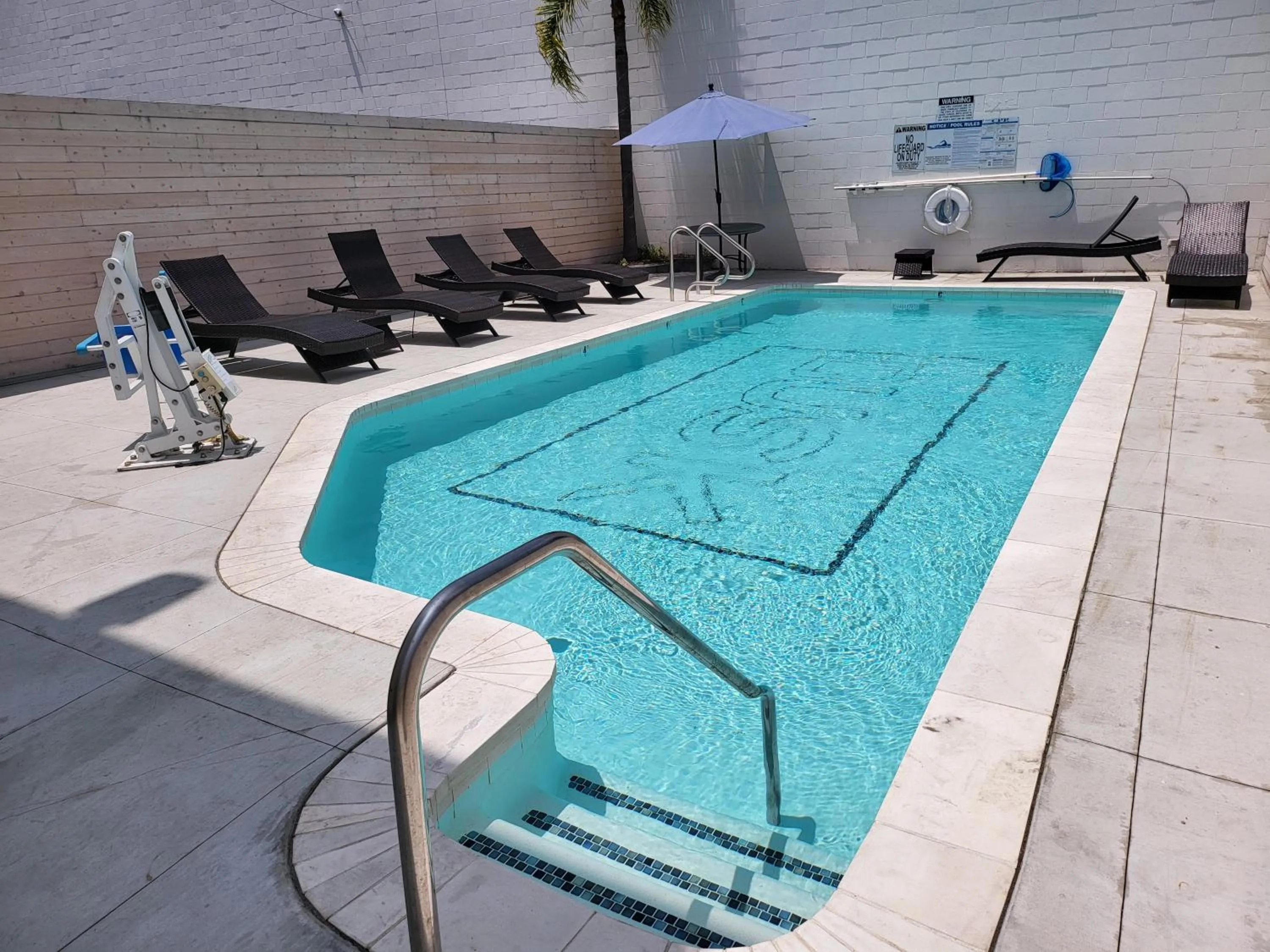 Swimming Pool in Dusk Hotel Hollywood