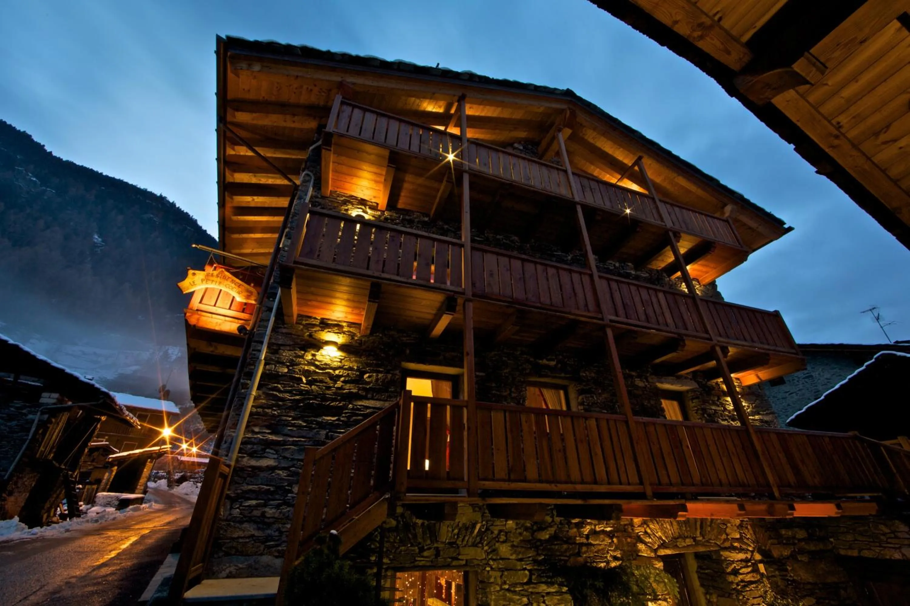 Facade/entrance in Le Petit Coeur Residence De Montagne