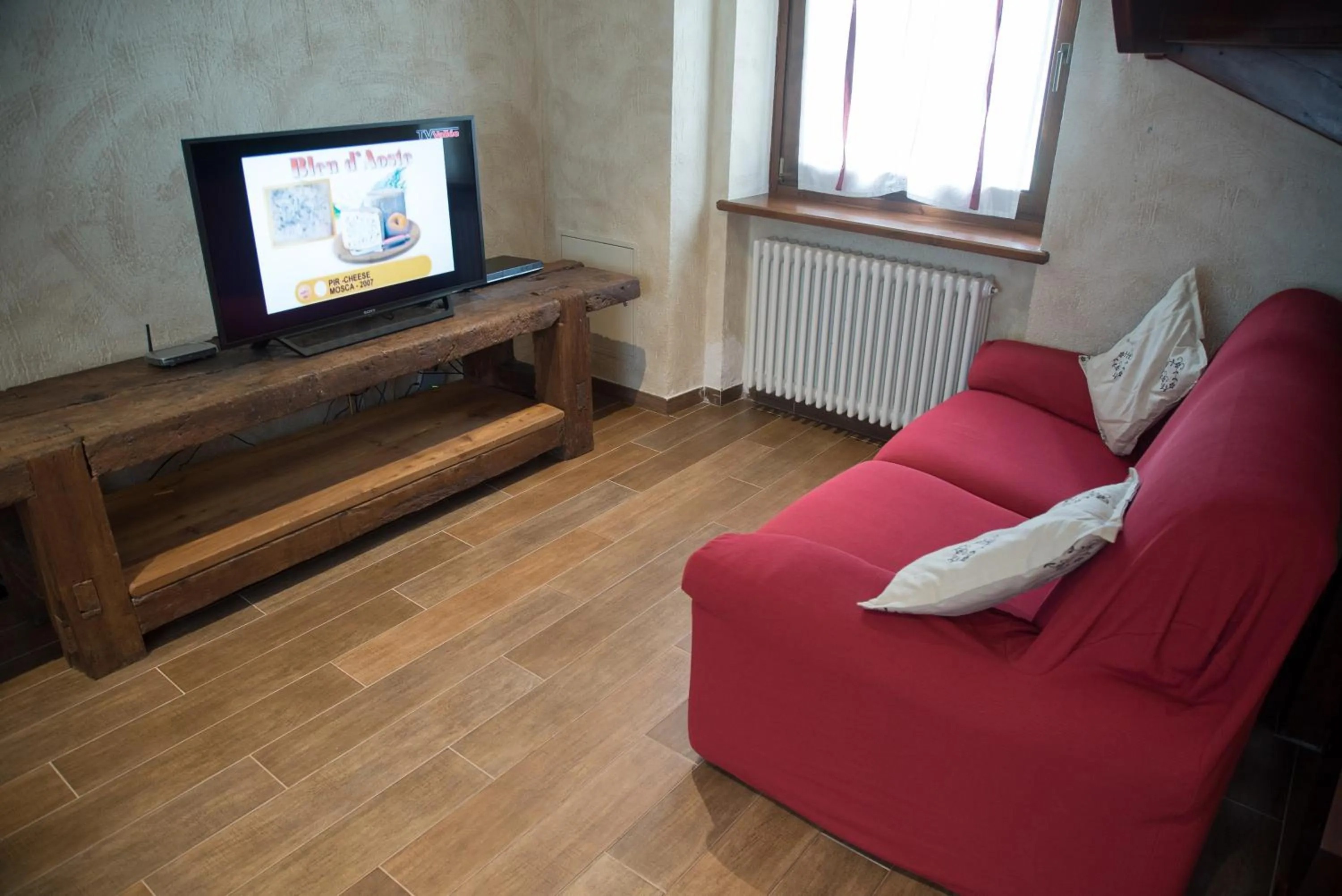 TV and multimedia in Le Petit Coeur Residence De Montagne