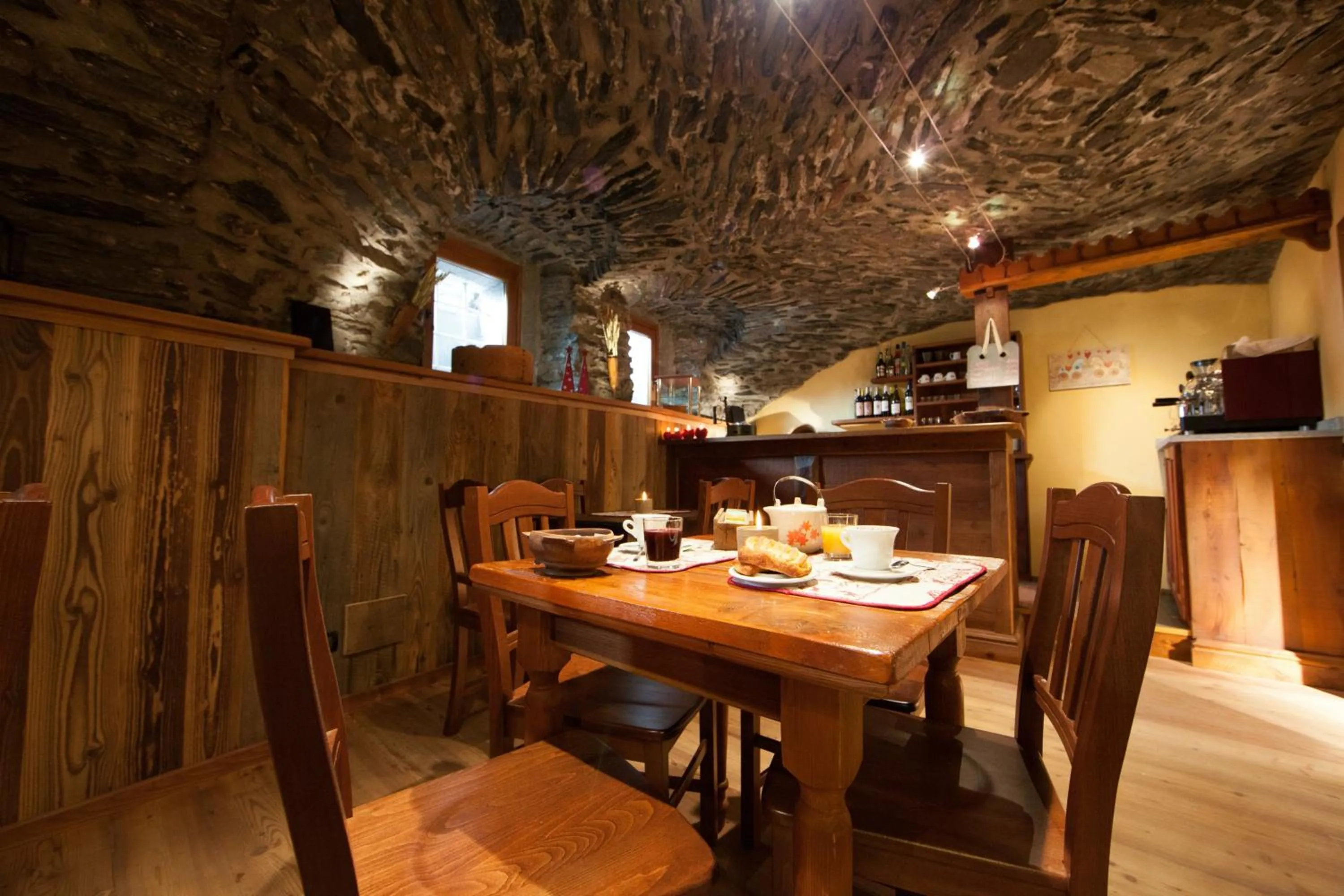 Lounge or bar in Le Petit Coeur Residence De Montagne