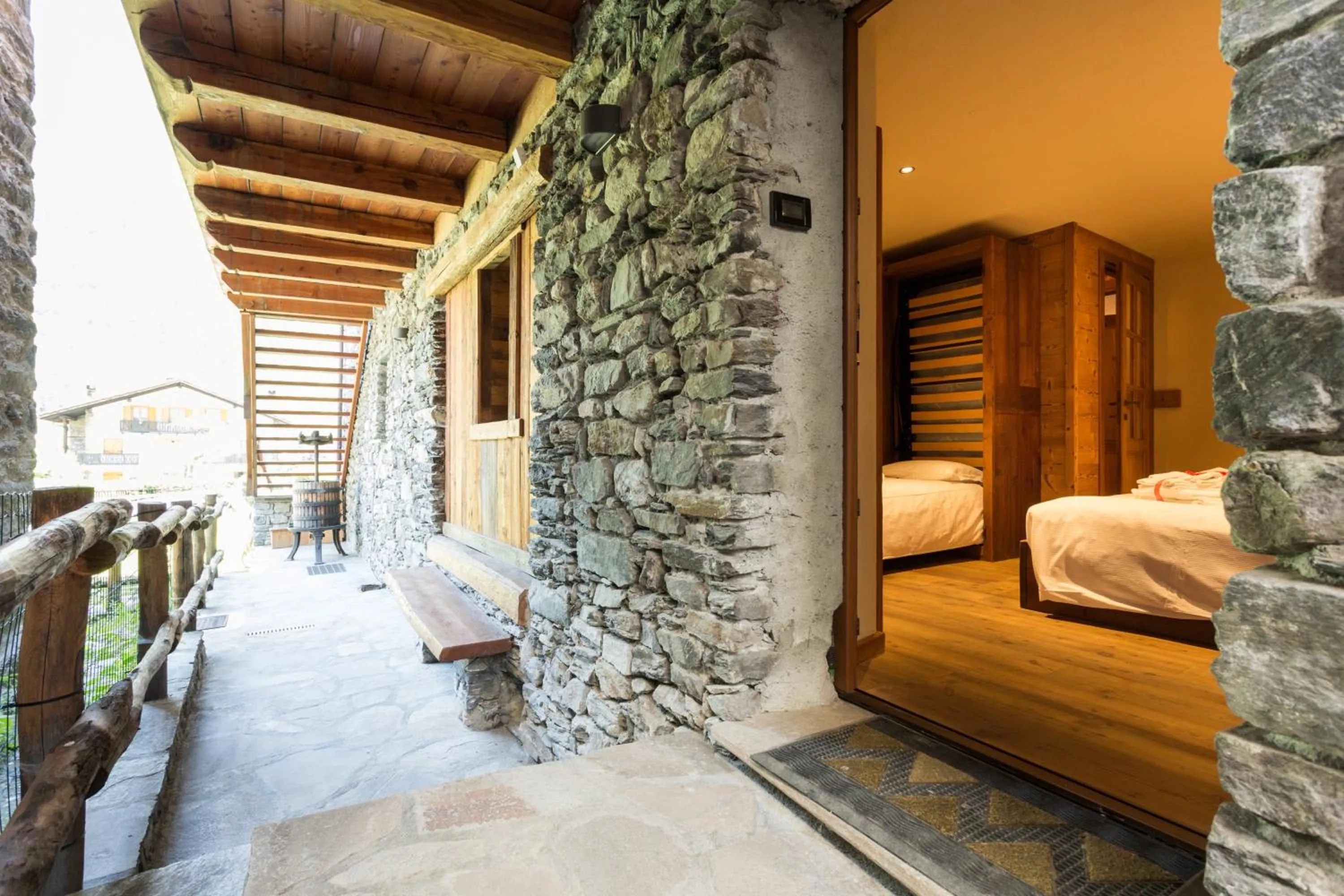 Balcony/Terrace, Bed in Le Petit Coeur Residence De Montagne