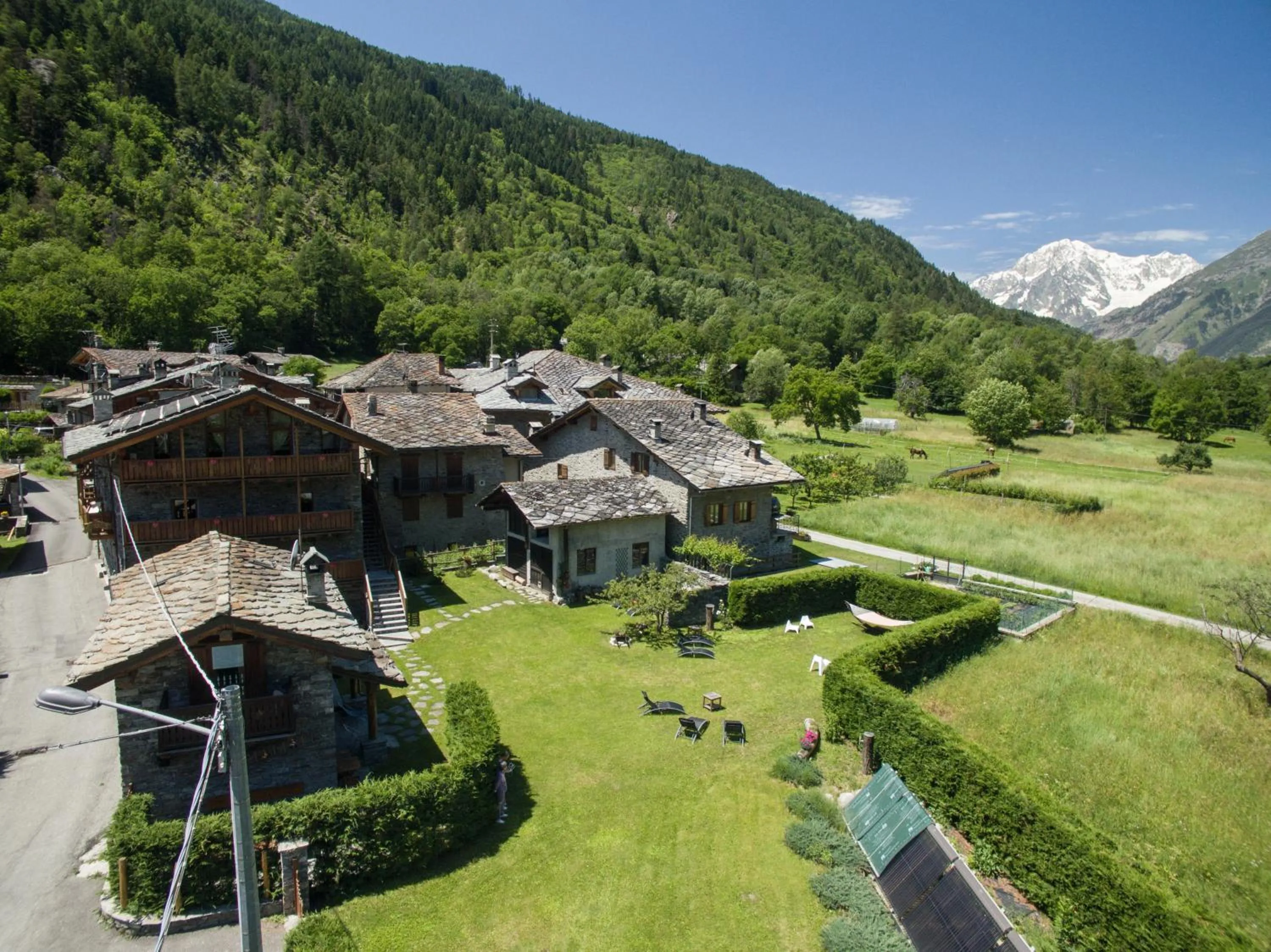 Bird's eye view in Le Petit Coeur Residence De Montagne