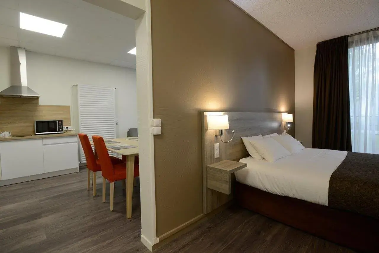 Bed in Brit Hotel du Lac Bed in Brit Hotel du Lac