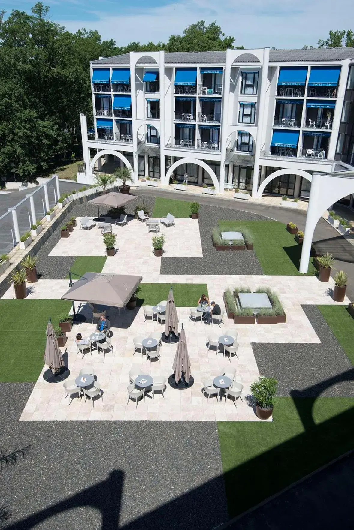 Property building in Brit Hotel du Lac Property building in Brit Hotel du Lac