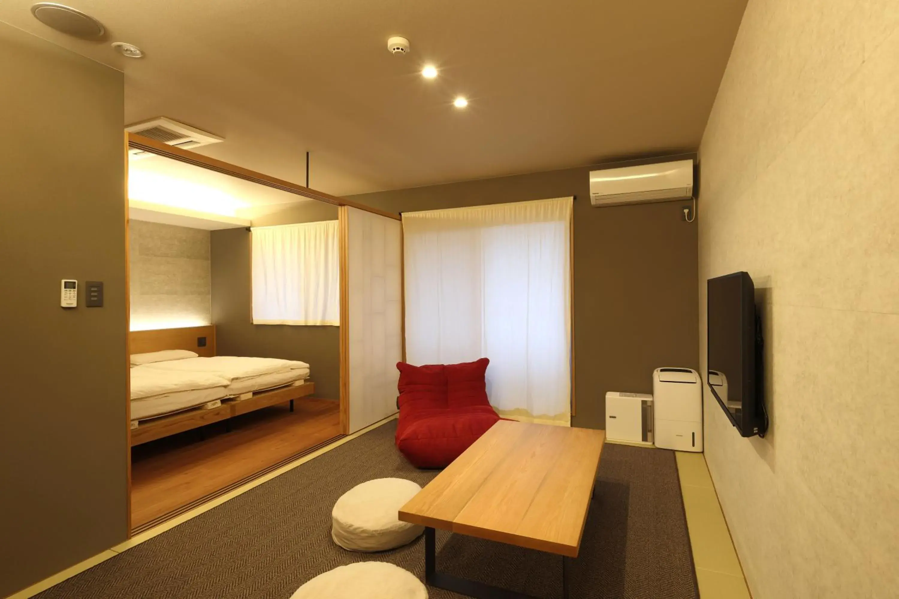 Standard in Neon Hotel - Luxury Sleep Retreat - Standard in Neon Hotel - Luxury Sleep Retreat -