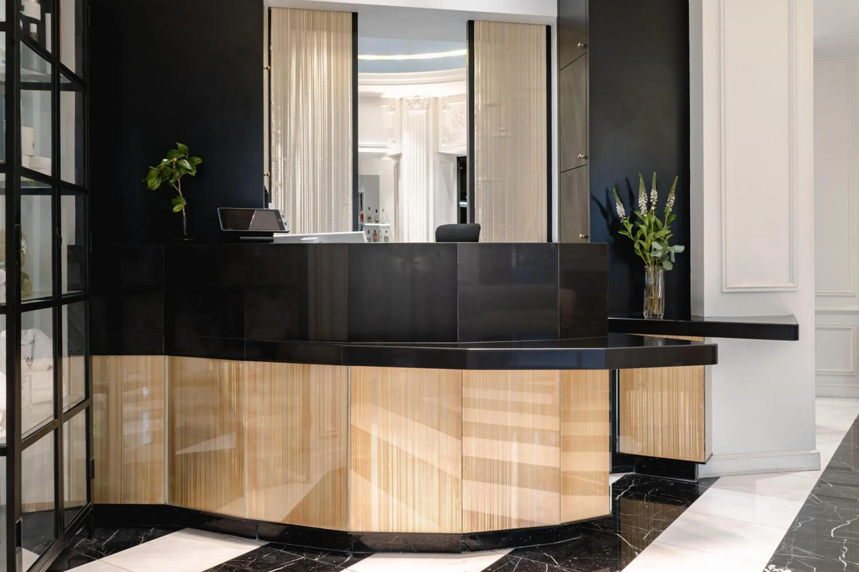 Lobby or reception in Hôtel Bourgogne & Montana