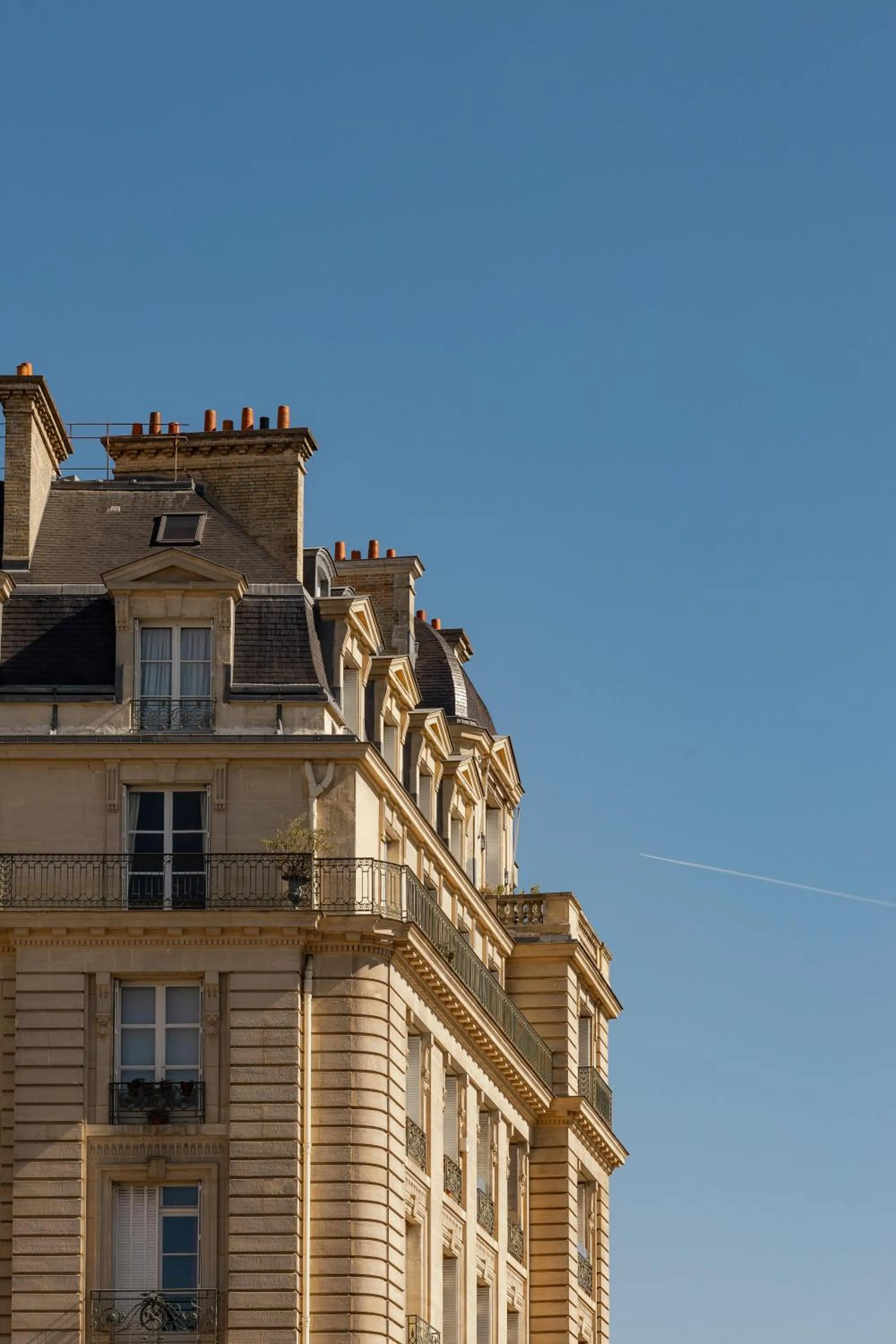Property building in Hôtel Bourgogne & Montana