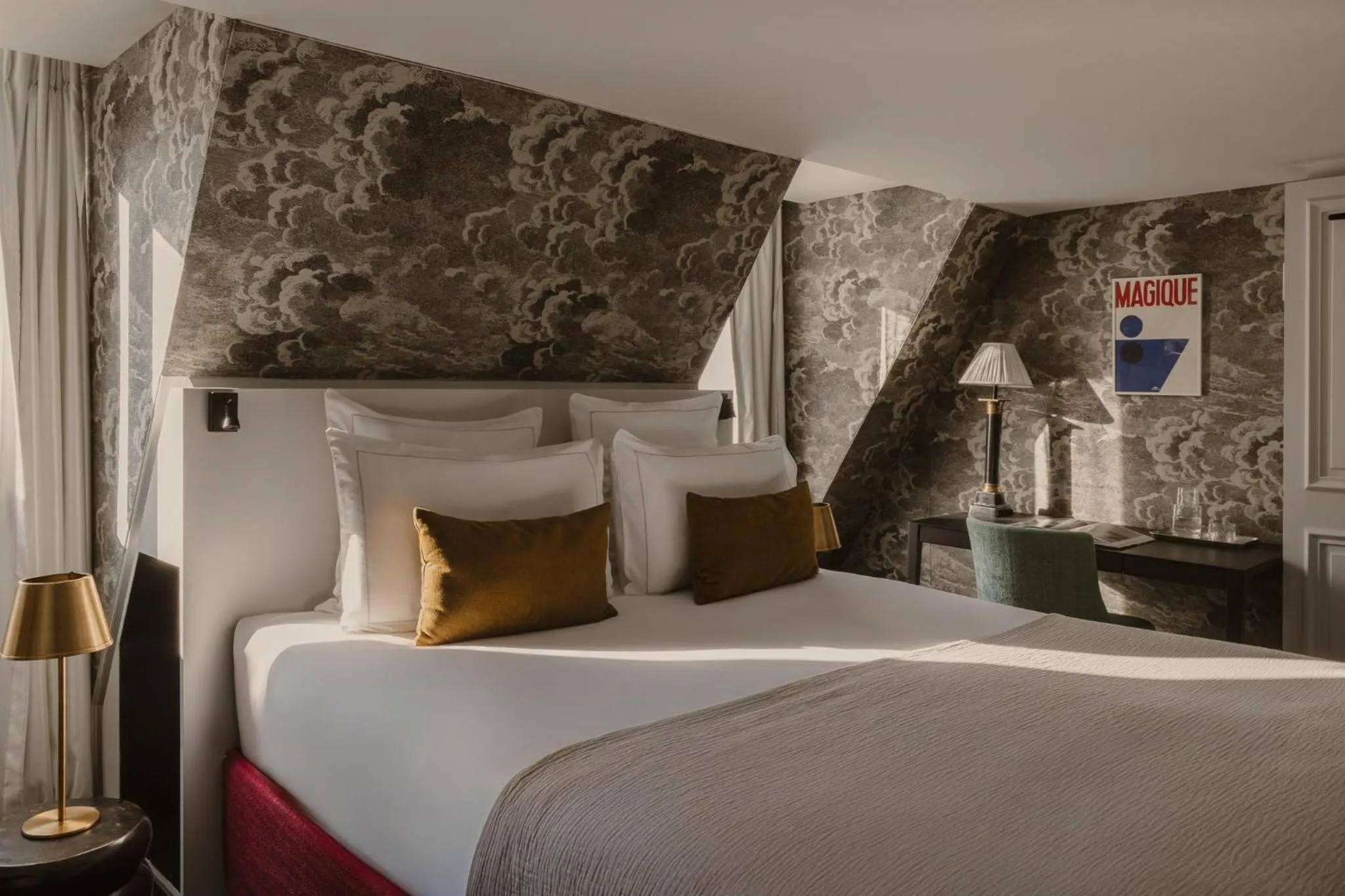 Bed in Hôtel Bourgogne & Montana