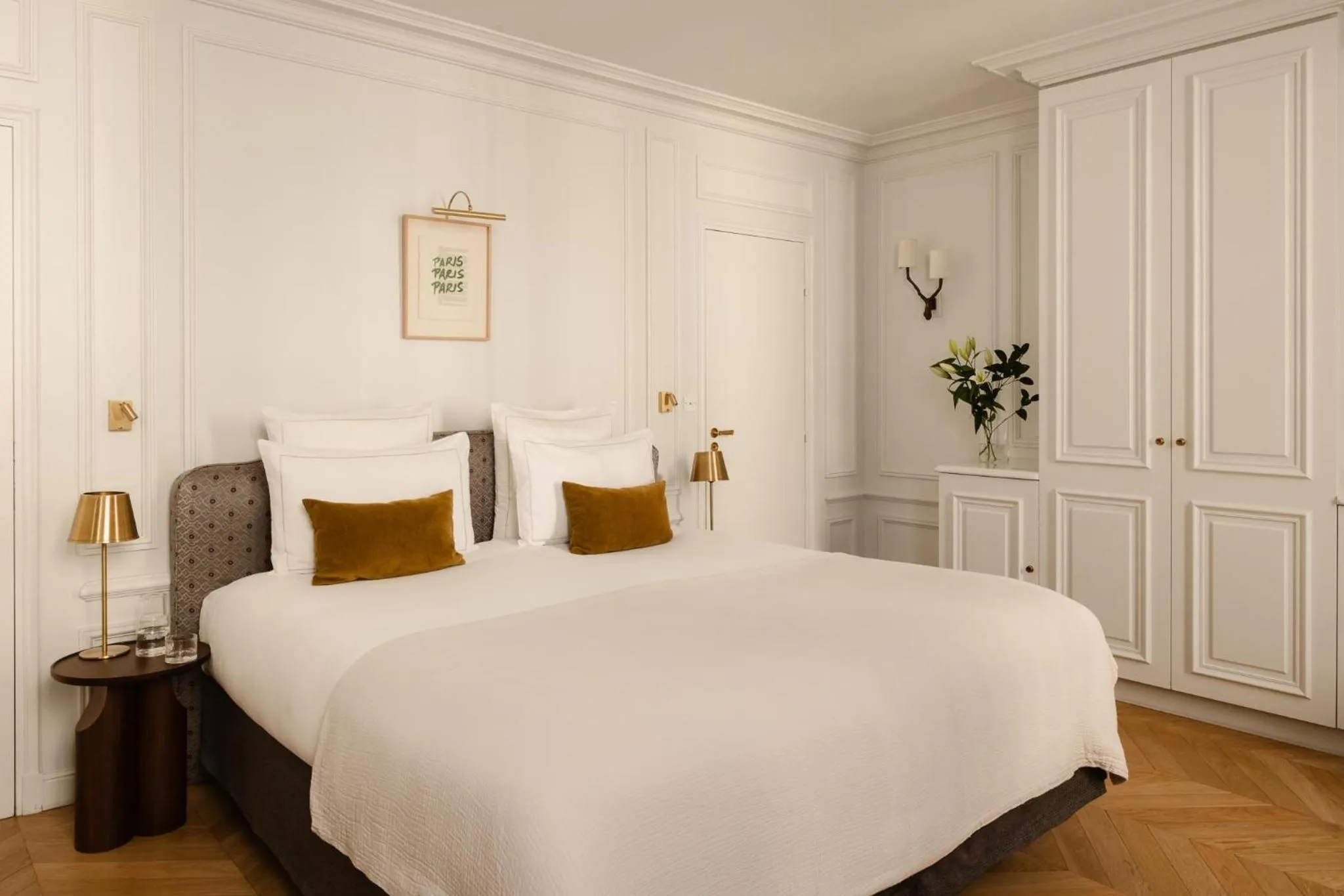 Bed in Hôtel Bourgogne & Montana