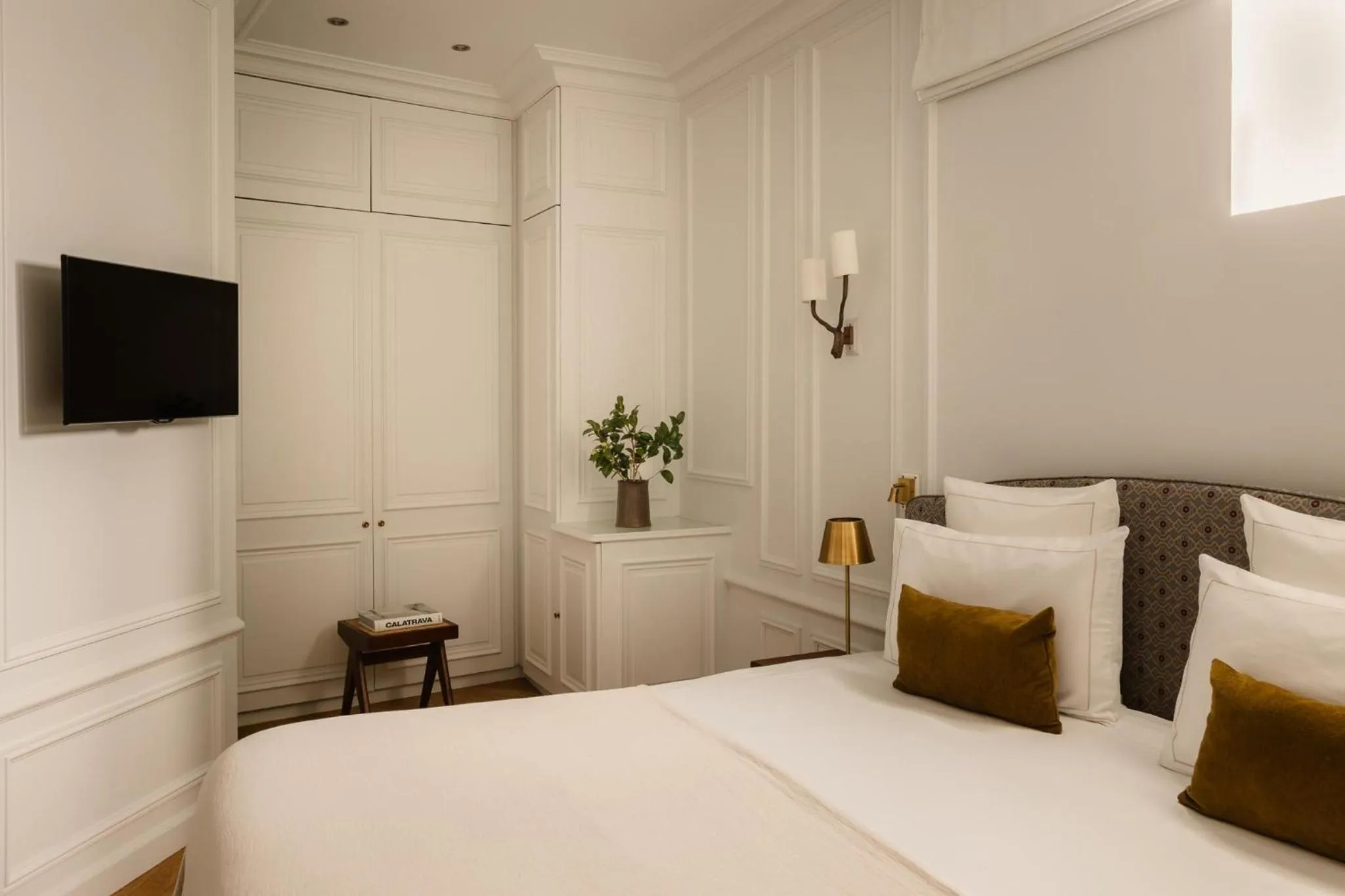 Bed in Hôtel Bourgogne & Montana