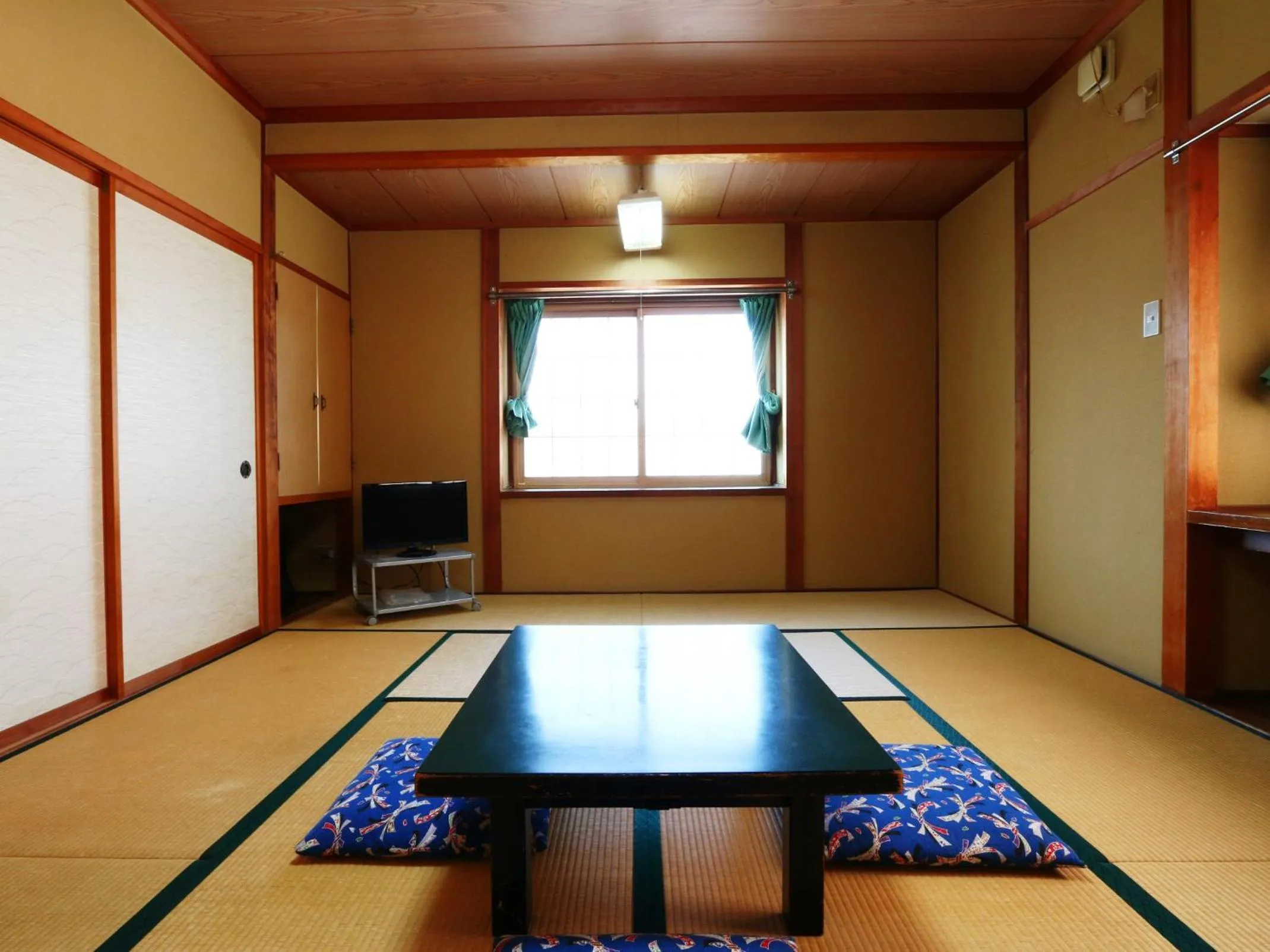 Photo of the whole room in Hakuraiso